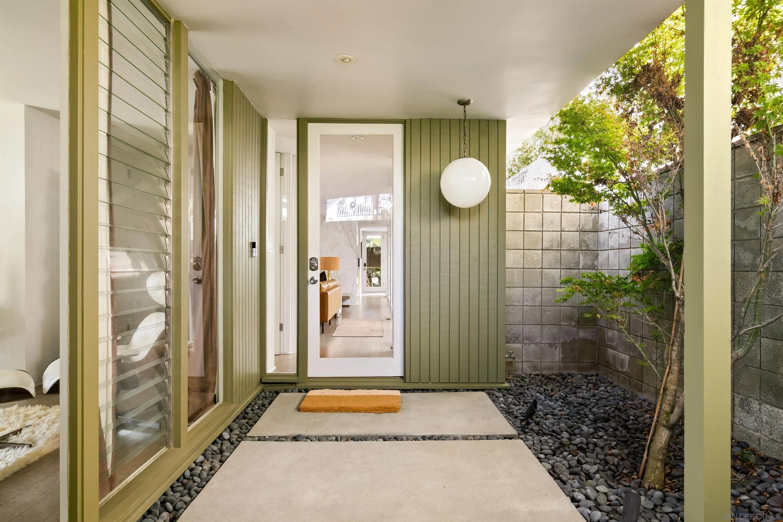 Mid Century Modern home in La Jolla designed by architect Roger Matthews.  Gorgeous inside and out, showcasing timeless design and refined architectural details.  