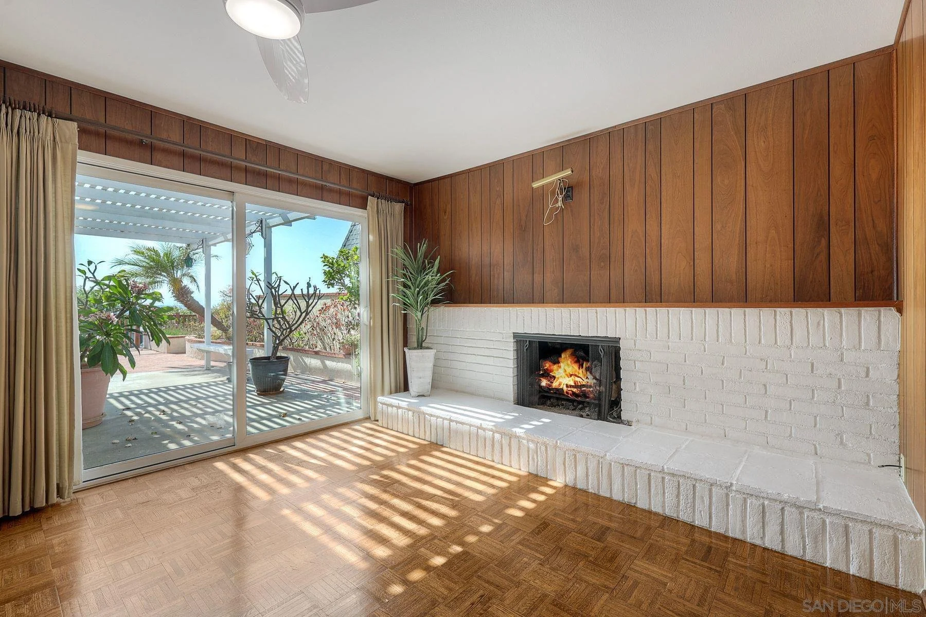Bay Ho Mid-Century Modern home offers great views, authentic original details, and incredible potential