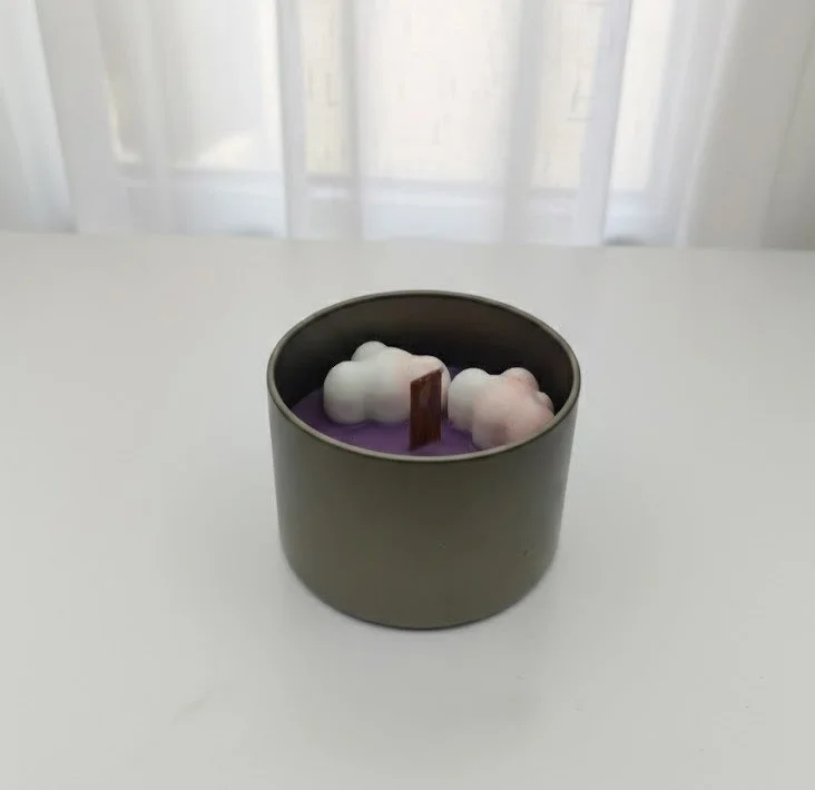 8 oz gold candle in metallic vessel