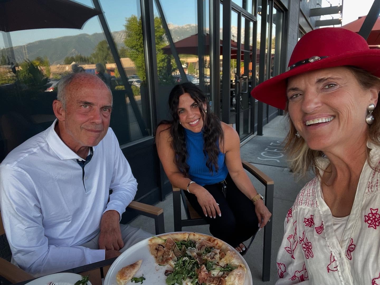 Dining al fresco @sceltoslc with friends, including owner Waleska. Another locals favorite! I mean, c&rsquo;mon! What&rsquo;s better than tiramisu with an amazing Mountain View! #sandybusinessfirst