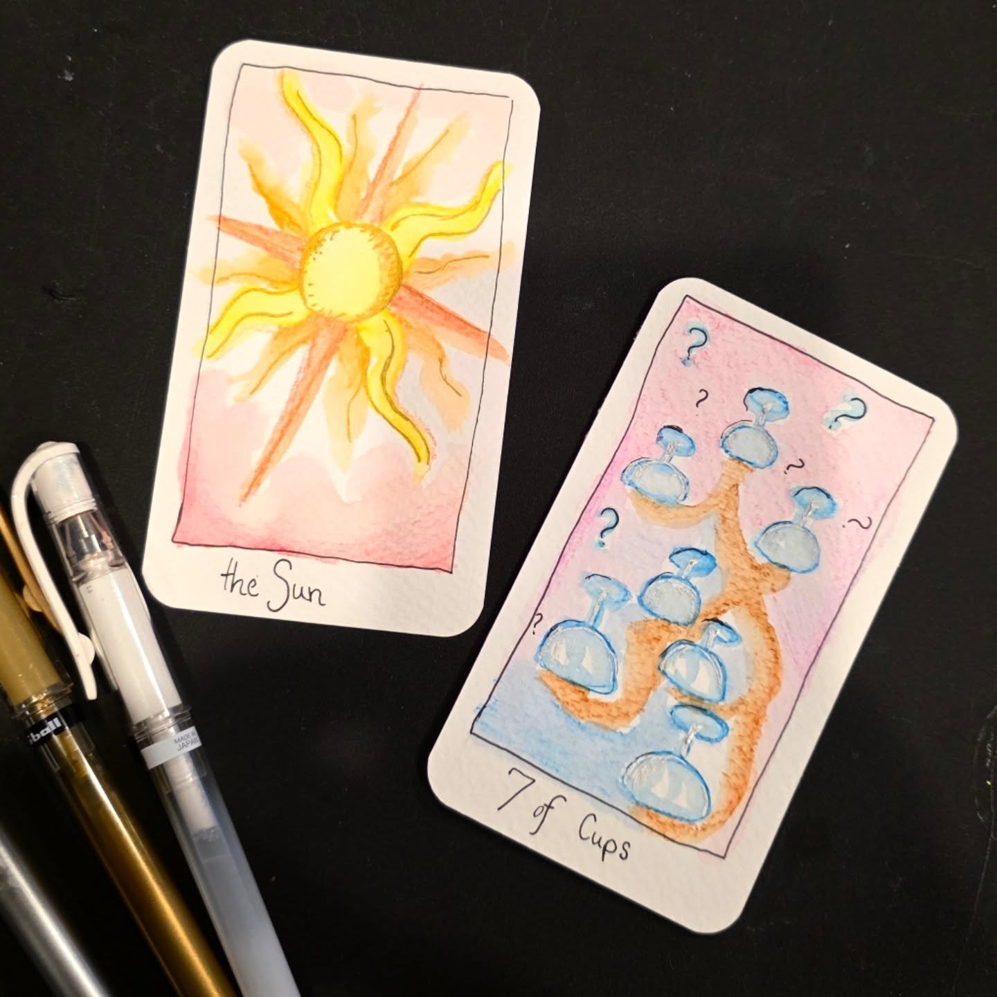 Yesterday was busy so I'm making 2 cards today. The sun and the 7 of cups. 

#makeyourowntarot #diytarot #divination #coloredpencil