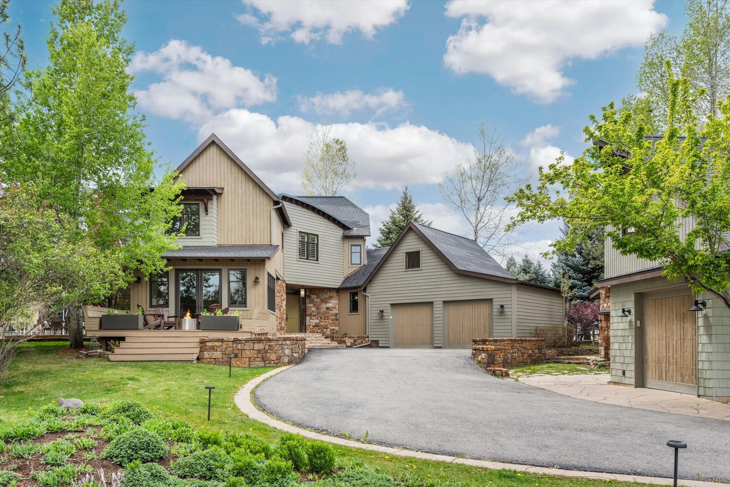 A complete transformation of a dated golf course residence, this renovation brought new life to the home through timeless design and exceptional craftsmanship. Highlights include a fully remodeled kitchen, five renovated bathrooms, custom-finished wa