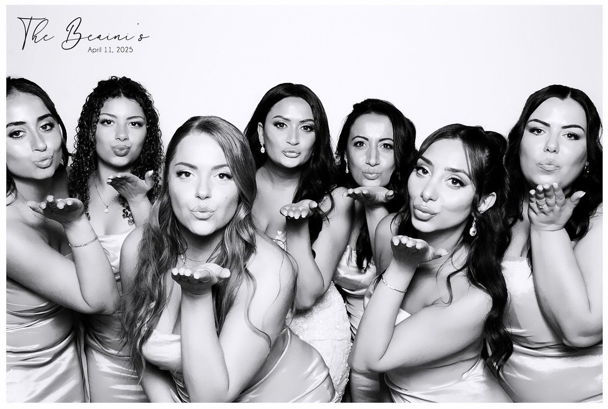 ✨Filomena &amp; Sammy✨
What a wonderful day full of beautiful people 😍
@fiilomenaxo 
.
Glam booths have remained our most popular rentals for weddings, and for good reason! The classic &amp; elegant, yet simple &amp; modern look makes all your guest