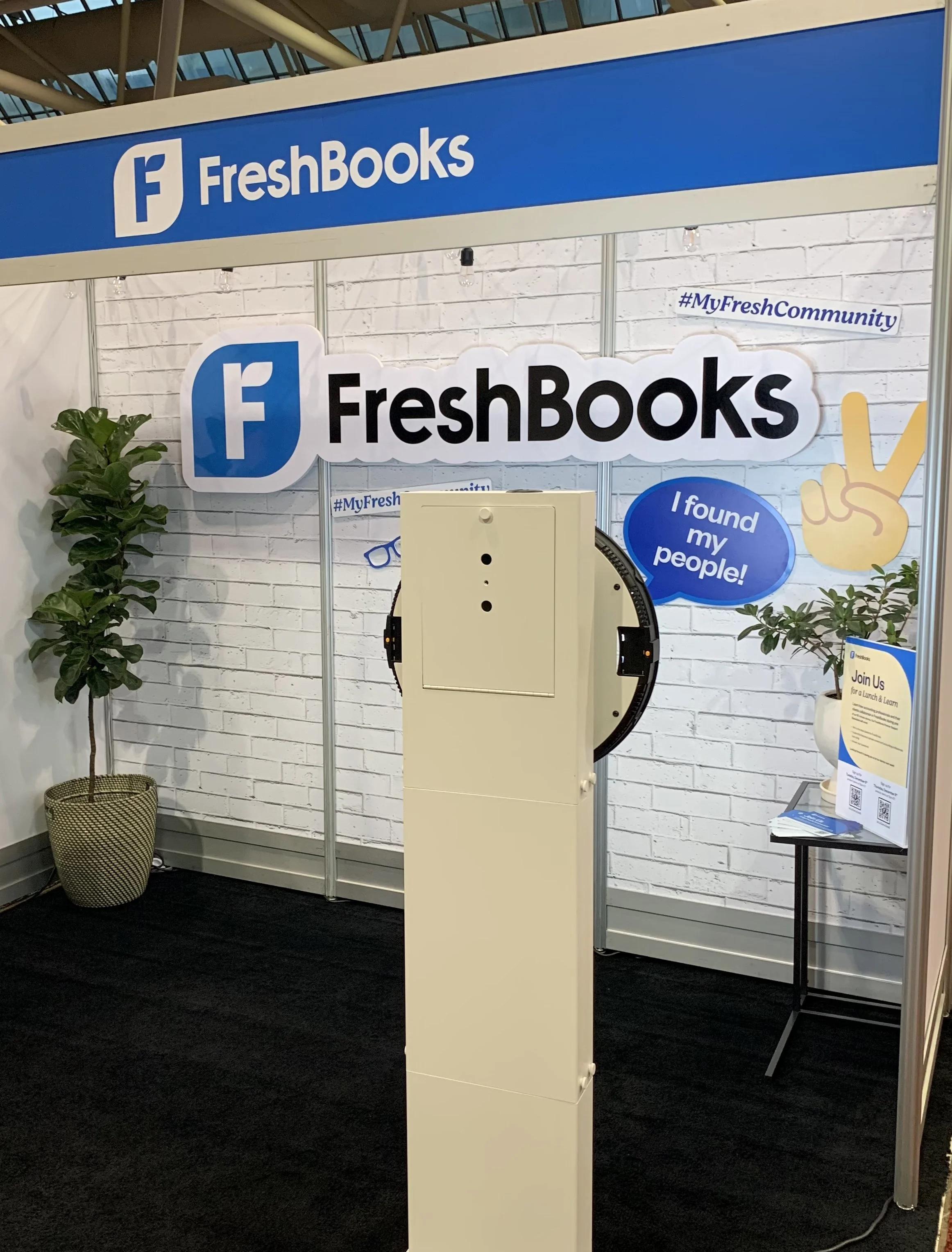 TORONTO DELFIE STATION PHOTO BOOTH