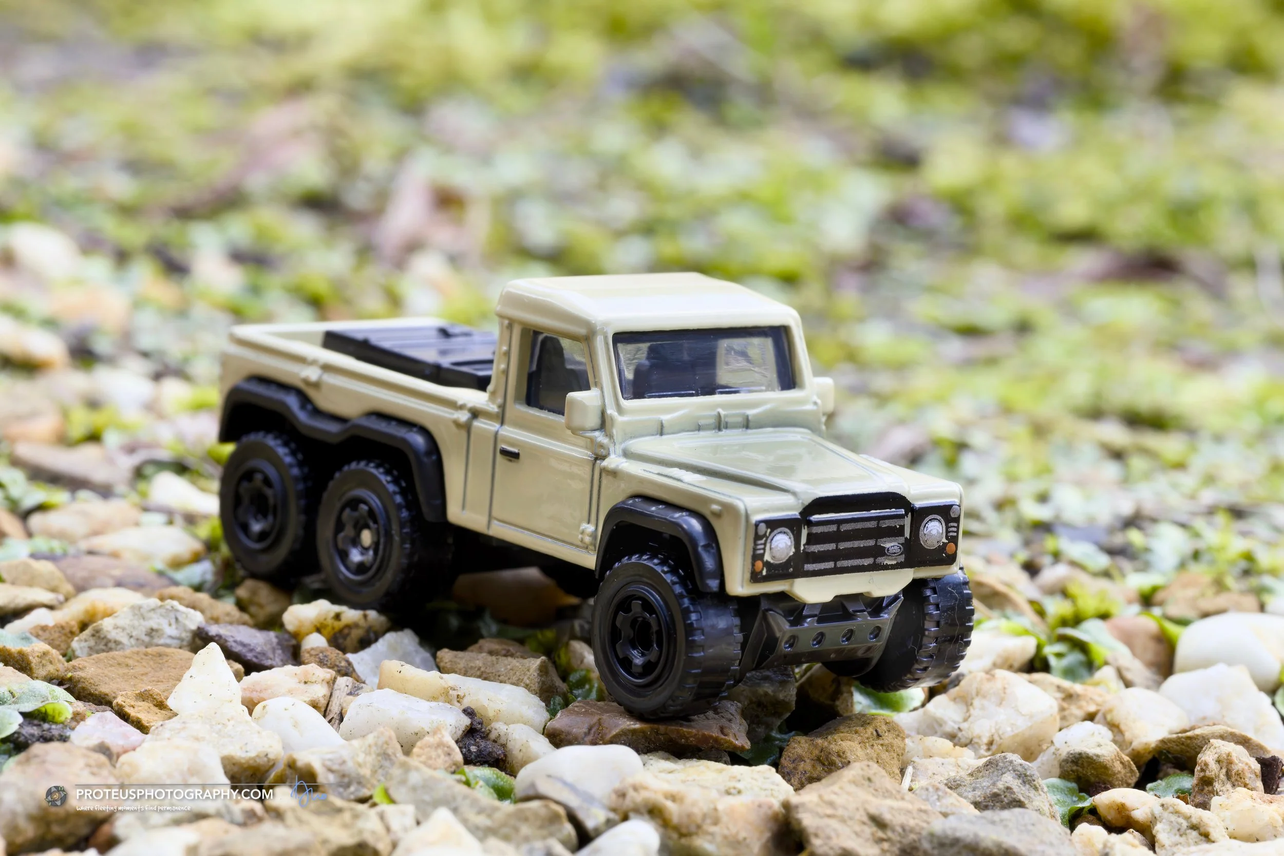 landrover defender 6 wheeler