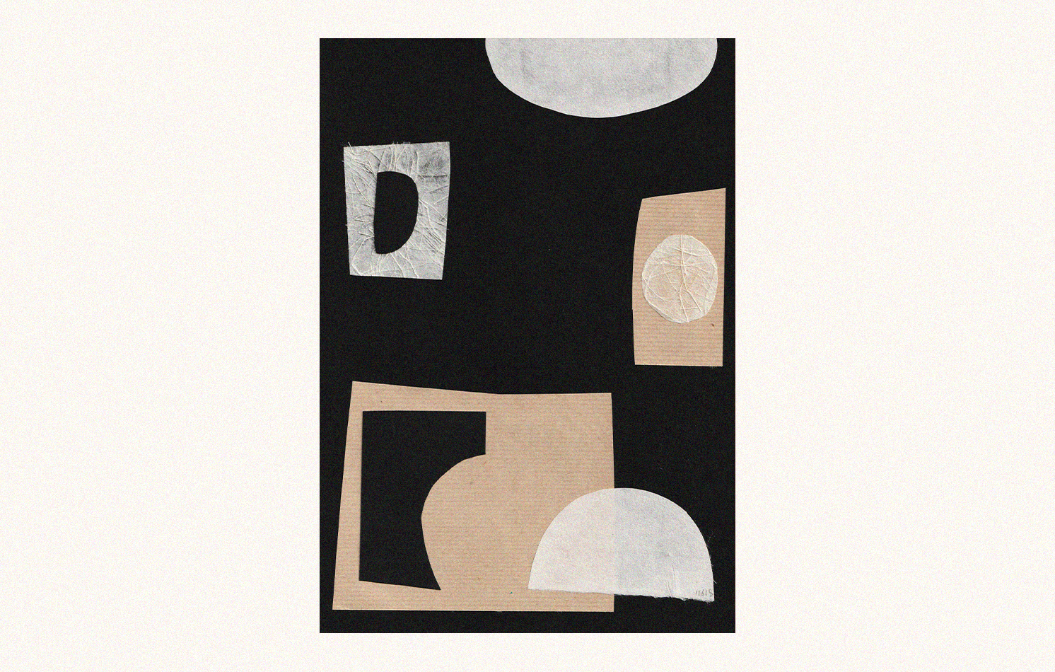 Composition abstraite avec formes géométriques en papier découpé, fond noir et cadres beige ou gris.