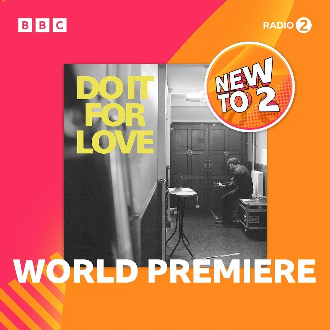 Big 🧡 to @realscottmills &amp; the @bbcradio2 gang for this Premiere of @jacksavoretti newie #DoItForLove earlier - clip here ✂️💫💥📡📻 Radio mix &amp; Danish sparkles from @sorenandersenuk ✨