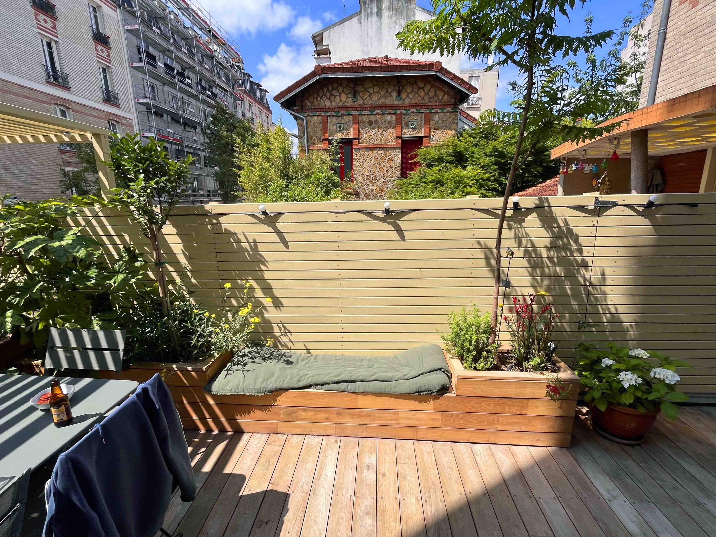 Une image de la maison flottante.