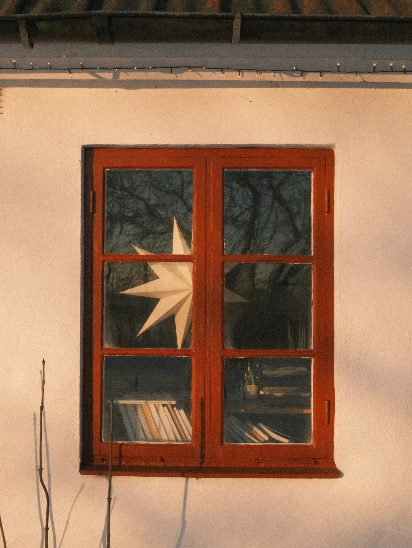 We&rsquo;ve been spotted in Sk&aring;ne, in a traditionally painted Falu red Swedish window! ⭐️ 

#swedishhomes #farmhousedecorating #homeaccesories #inspiration #lightinginspiration