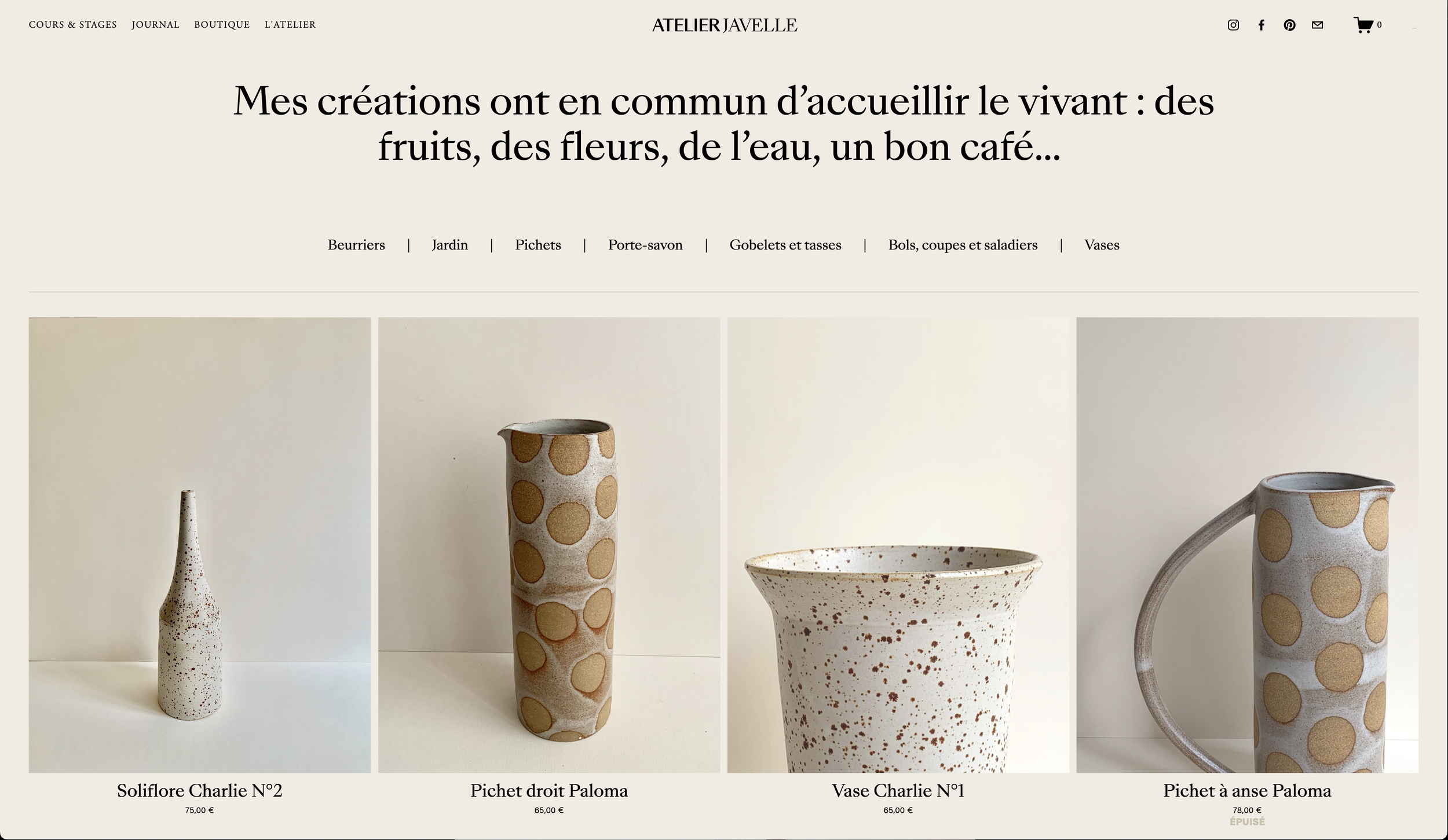 Page web présentant des céramiques artisanales, notamment deux pichets, une vase et une bouteille, avec leur nom et prix affichés.