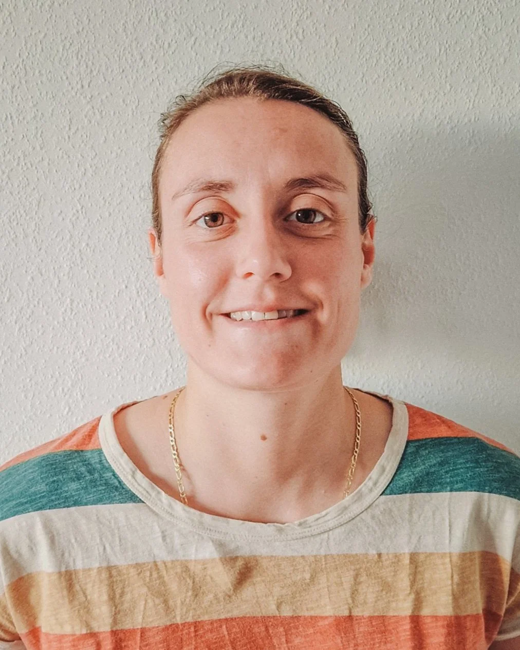 Marilyn Parras, physiothérapeute associée à Instant Physio à Crissier, est spécialisée en physiothérapie active et sportive en traumato-orthopédie ainsi que les traitements posturaux.