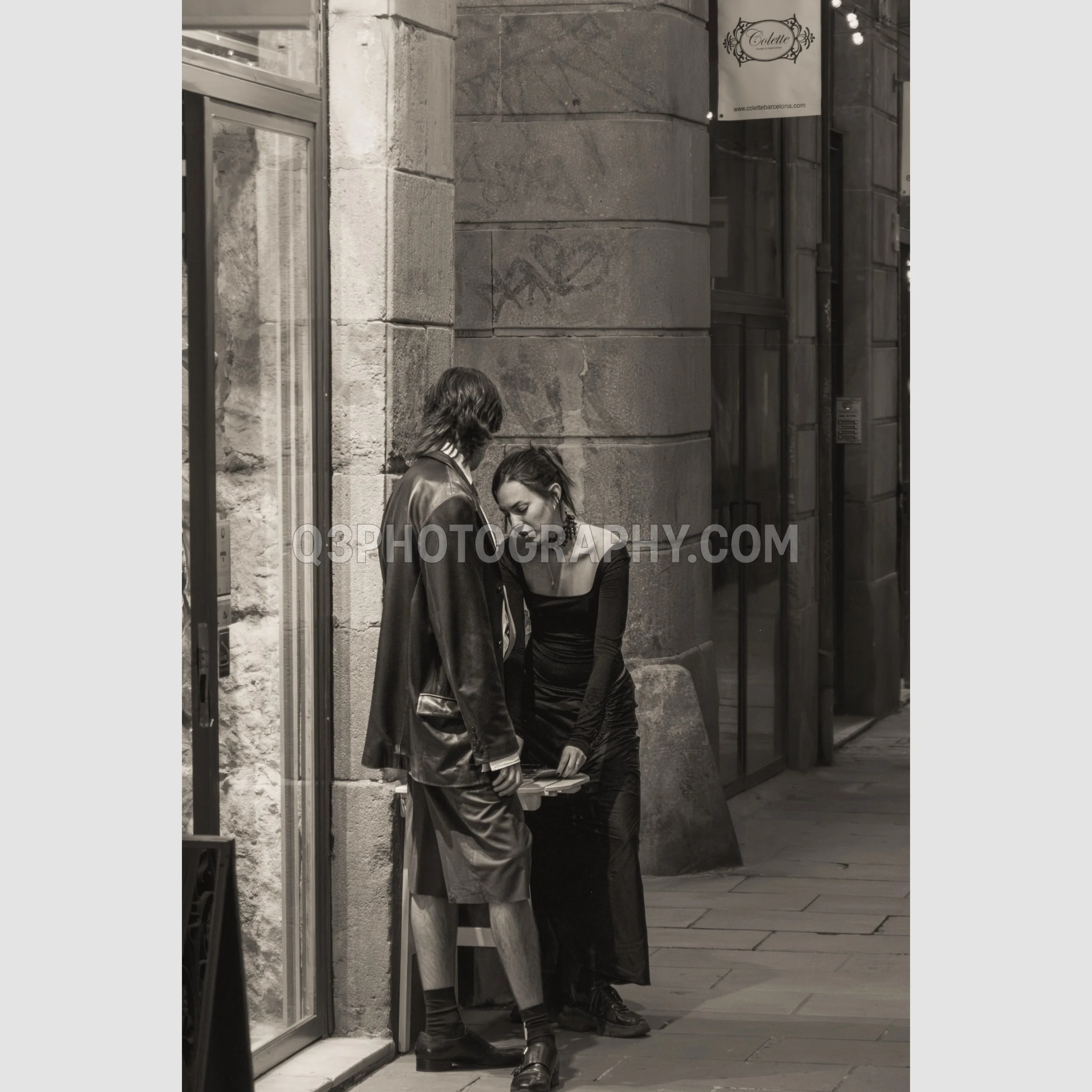 Conversation B&W - Barcelona, Spain