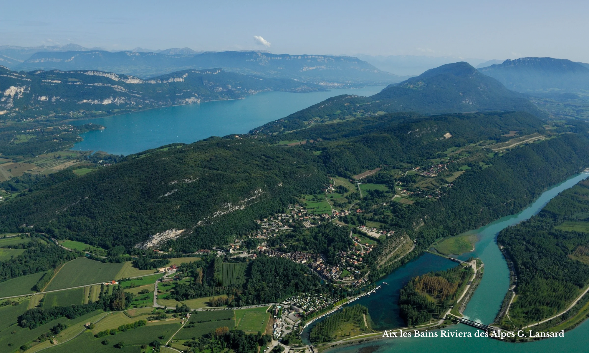 Vue aérienne du lac du Bourget, Savoie