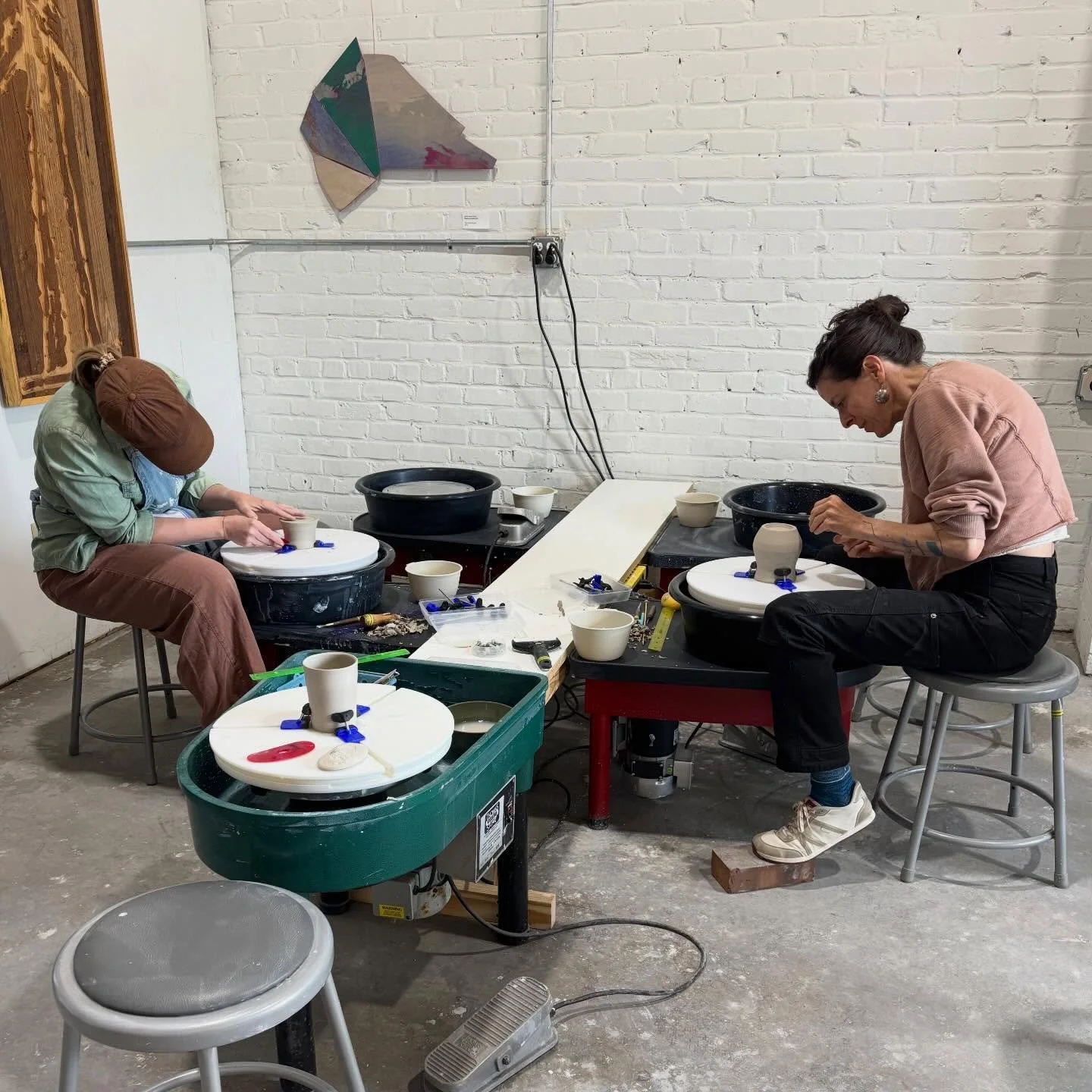 Trimming class at MudCo this morning and&hellip; big, beautiful feet. I get to say that, right? 🤣

This stage is where pots really start to find their identity - refining the form, revealing the foot, and bringing balance to the piece. It&rsquo;s al