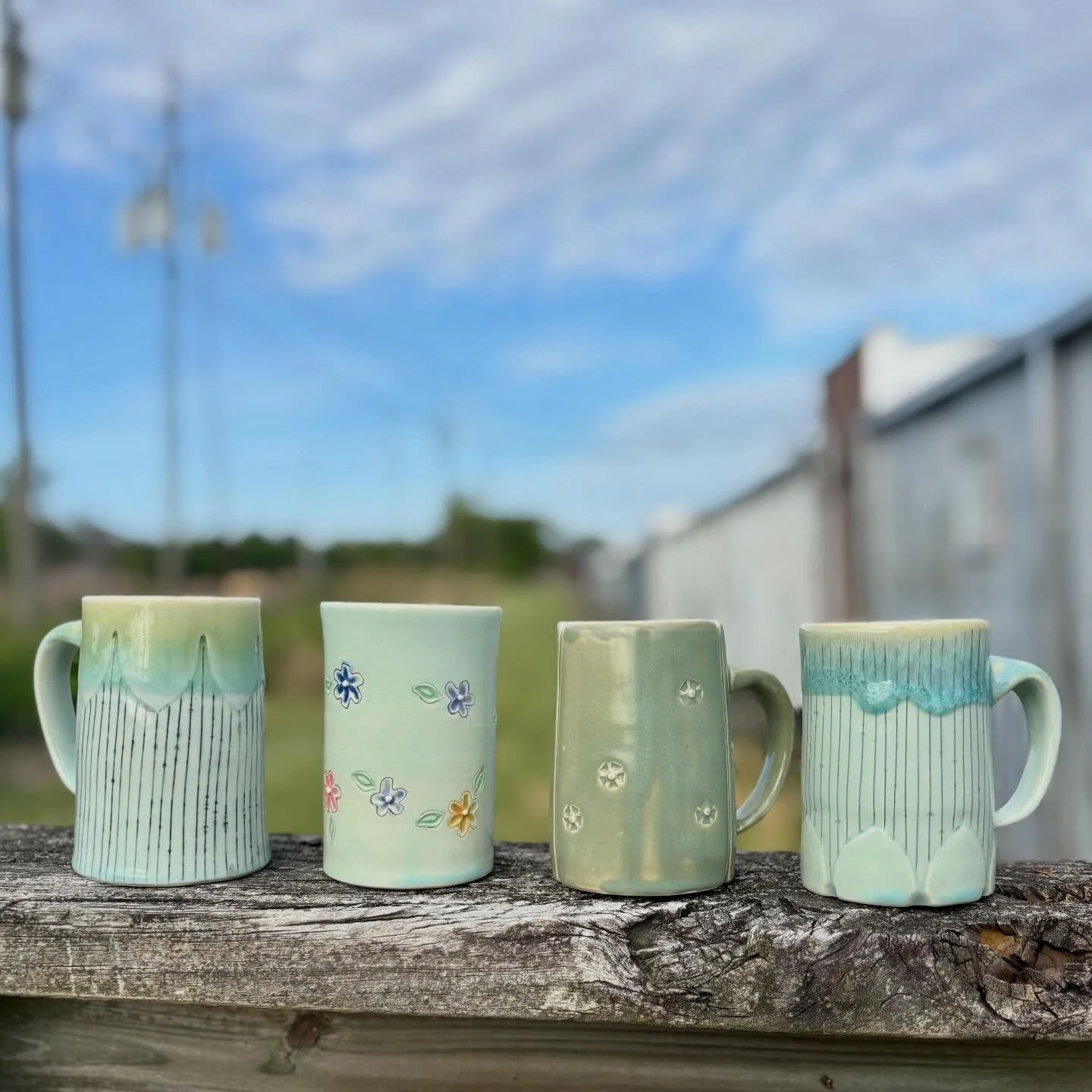 Four mugs - one tried-and-true combo and a few glaze experiments fresh out of the kiln ✨
Everything just hits different in this kind of light - sunny days, warm air, and glazes that actually behave (a small miracle). Feeling extra grateful for all of