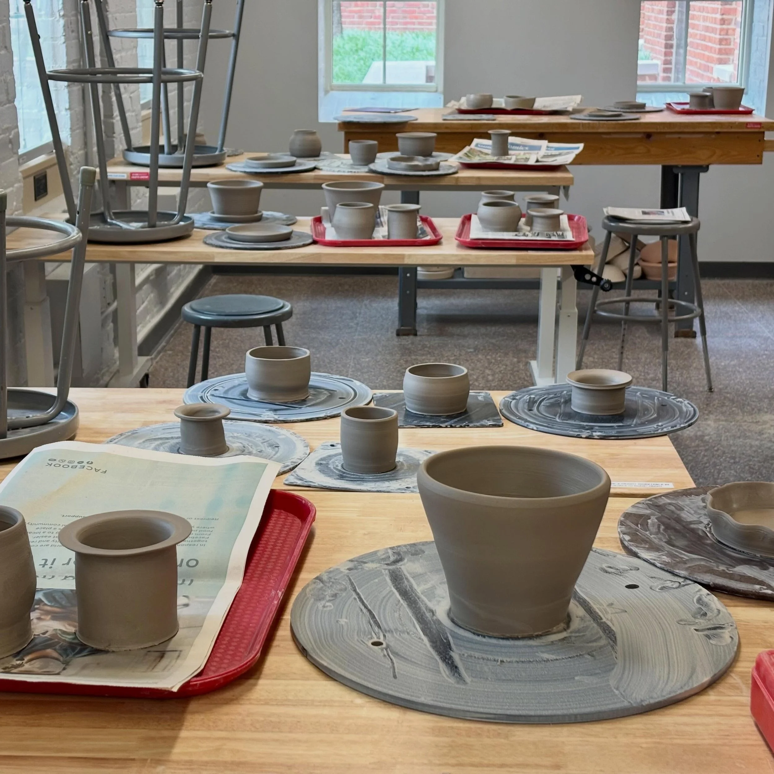 Spent this weekend teaching a planters workshop at the NC State Craft Center @thecraftscenter . Over two days, we tackled three different planter designs: self-watering violet pots, planters with matching drip trays, and planters with integrated drip
