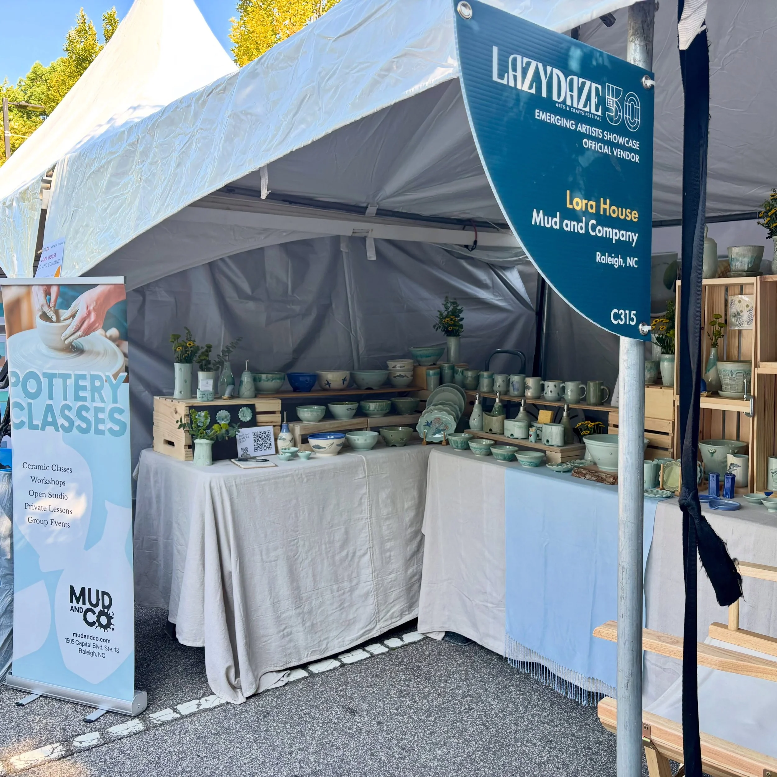 Day 2 of Lazy Daze is here! 🎉
I added some new work to my booth this morning, so there are fresh pots waiting to find new homes. Yesterday was a wonderful day with great crowds and beautiful weather, and I&rsquo;m looking forward to another good one