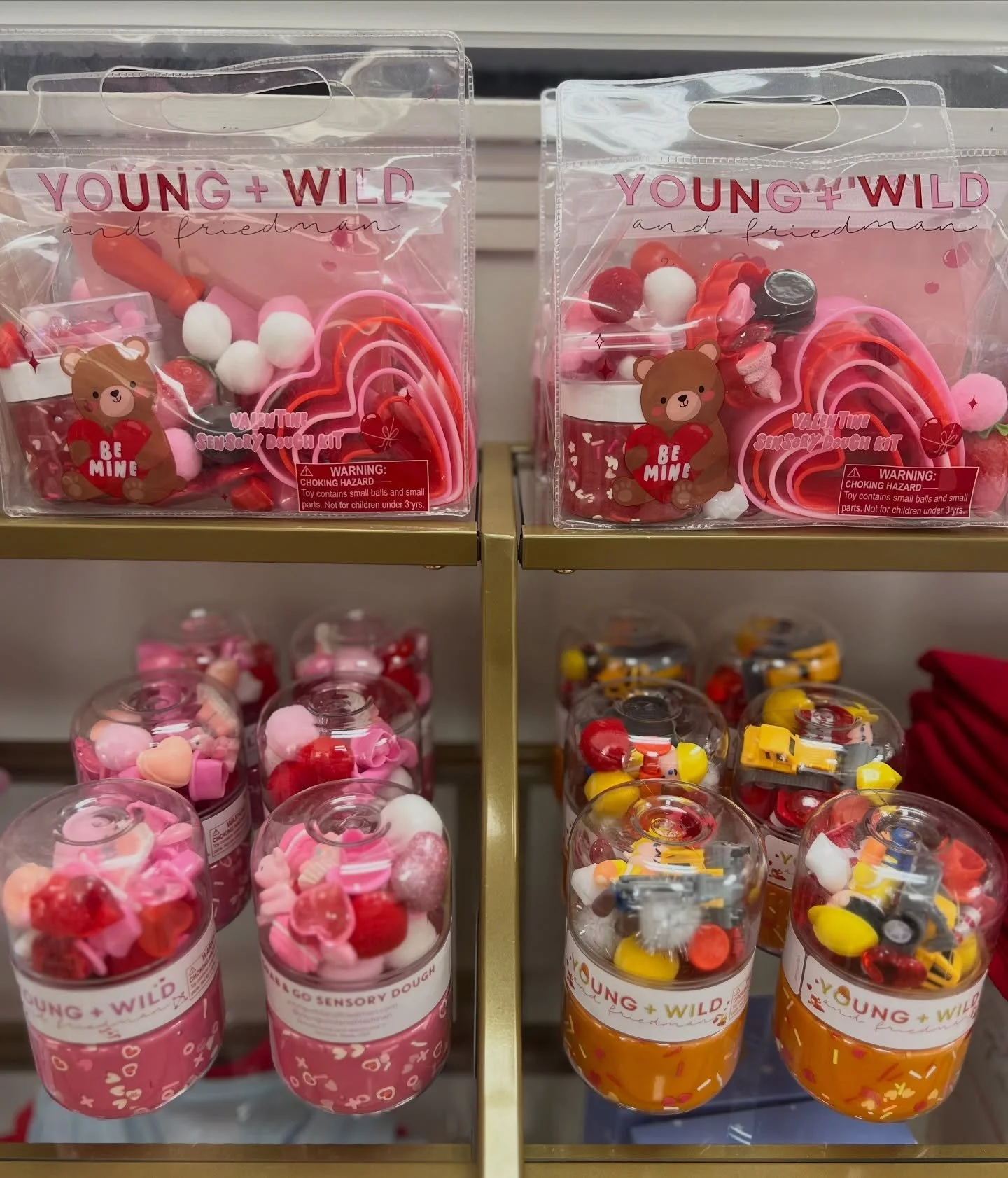 👉🏼Straight from market to the store!! Sensory dough kits make the best gift!  Thrilled to welcome @youngwildandfriedman to OTM! 🧡👋🏼🩷