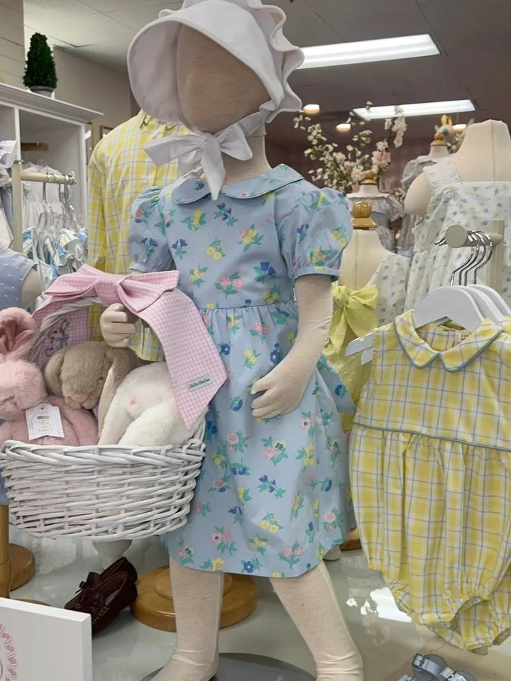 A table full of sunshine ☀️ 🩵 #tbbc #beaufortbonnet #spring #summertime Send a message or stop in to shop!