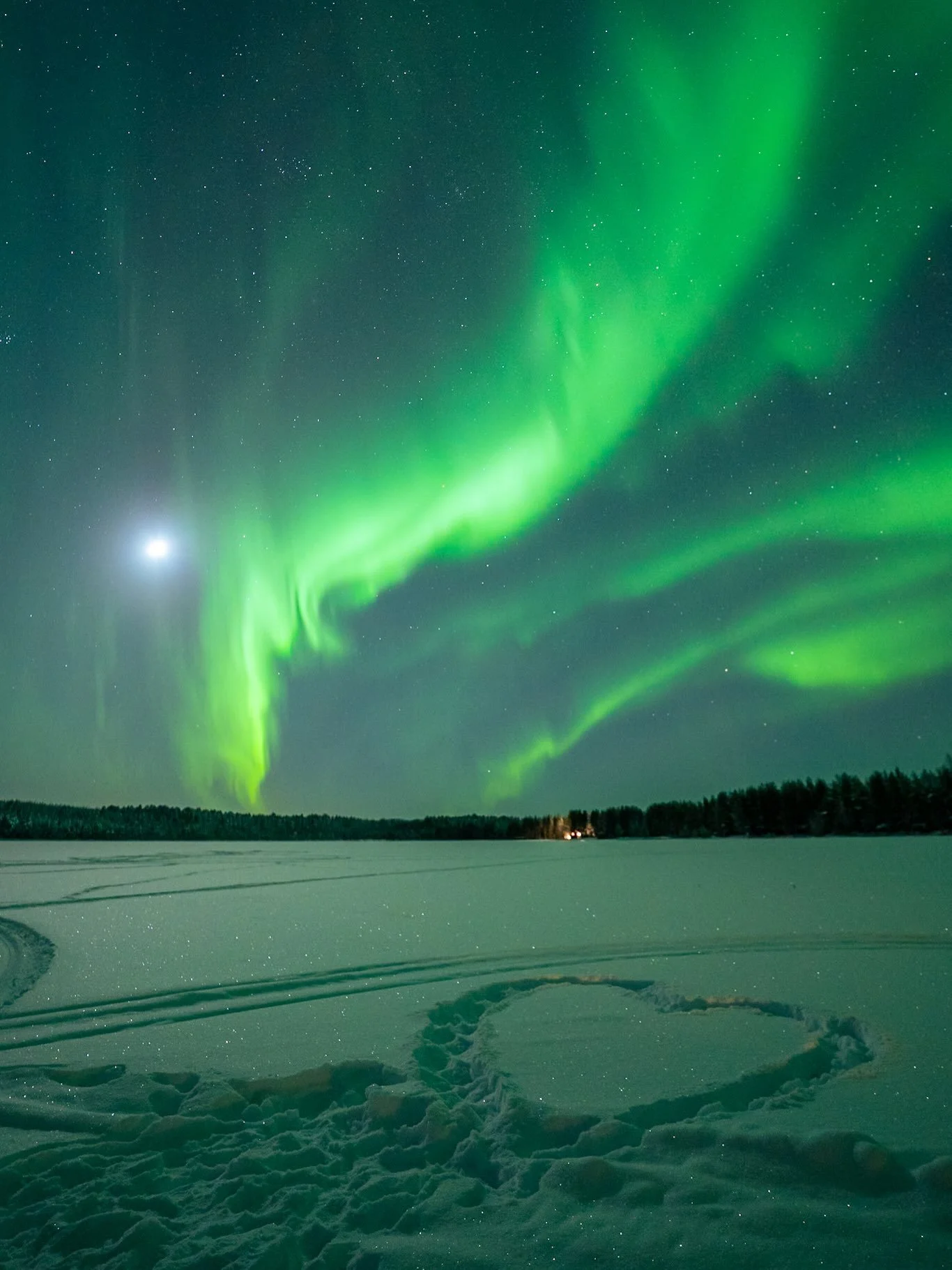 The joy of chasing the northern lights is that you never know what you&rsquo;re going to see. 

The solar wind indicators might paint a small picture of what intensity you can expect, but you&rsquo;ll never know what kind of artwork Mother Nature is 