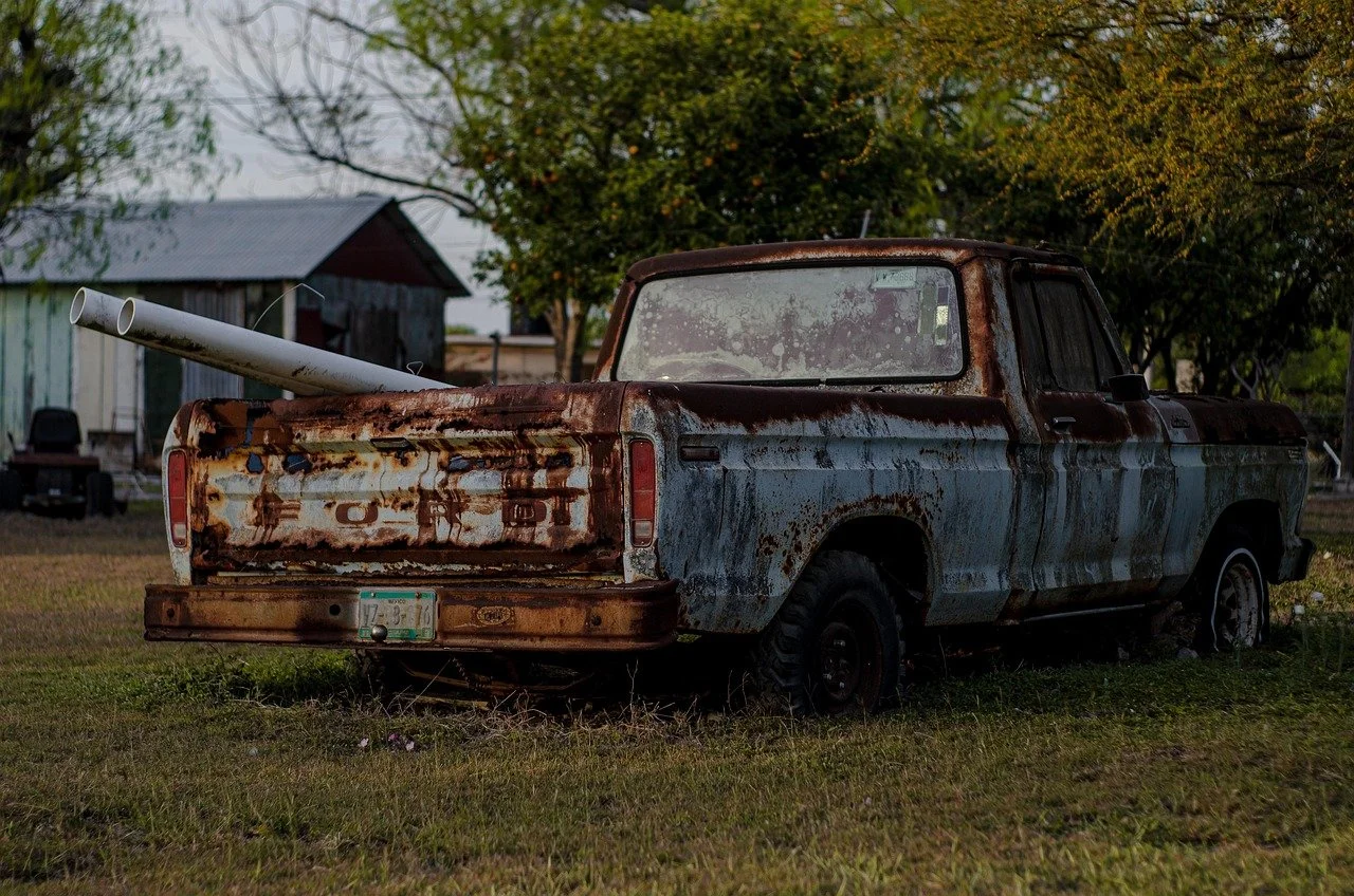 OLD JUNK TRUCK