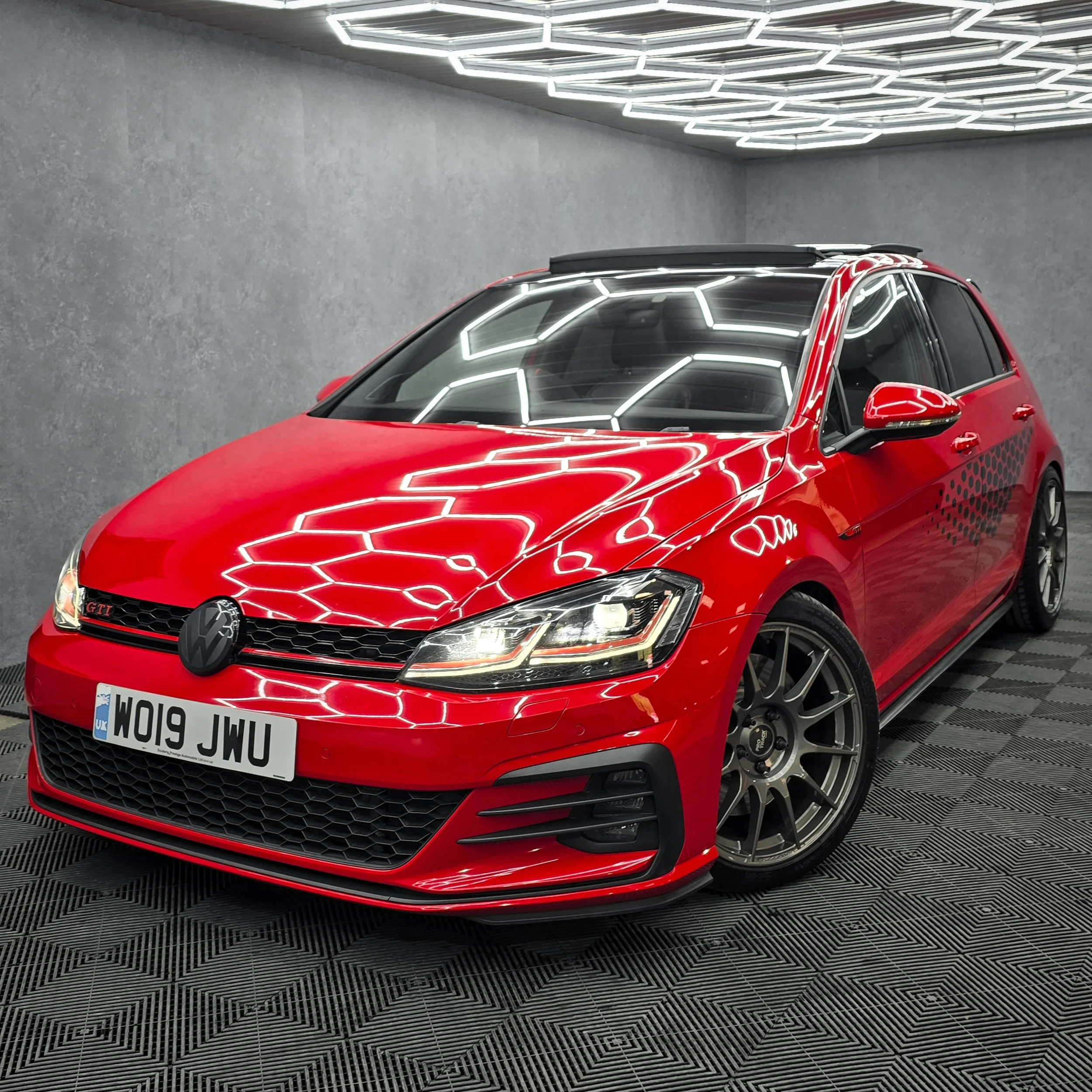 Volkswagen Golf GTI Performance - £21,500