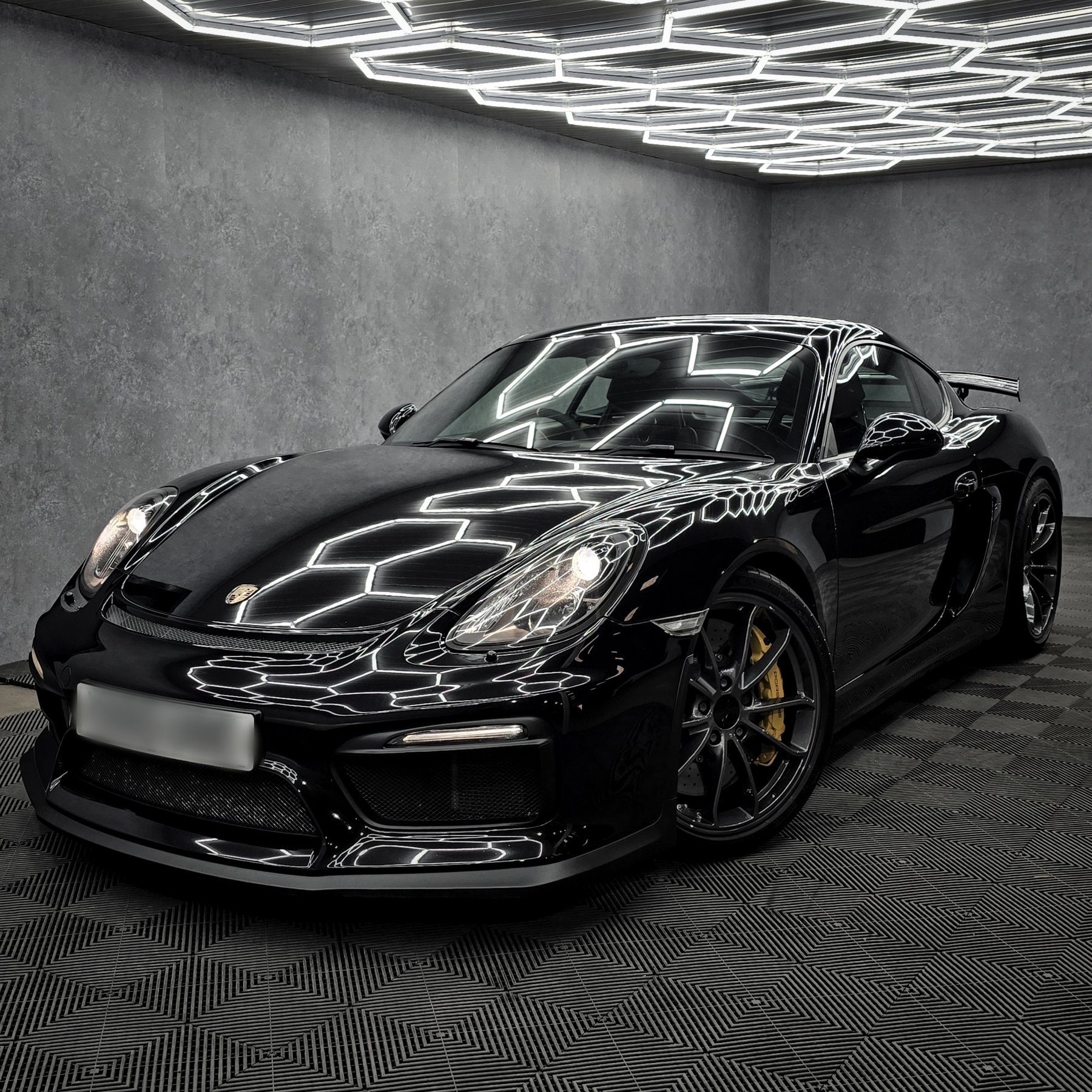 Porsche Cayman GT4