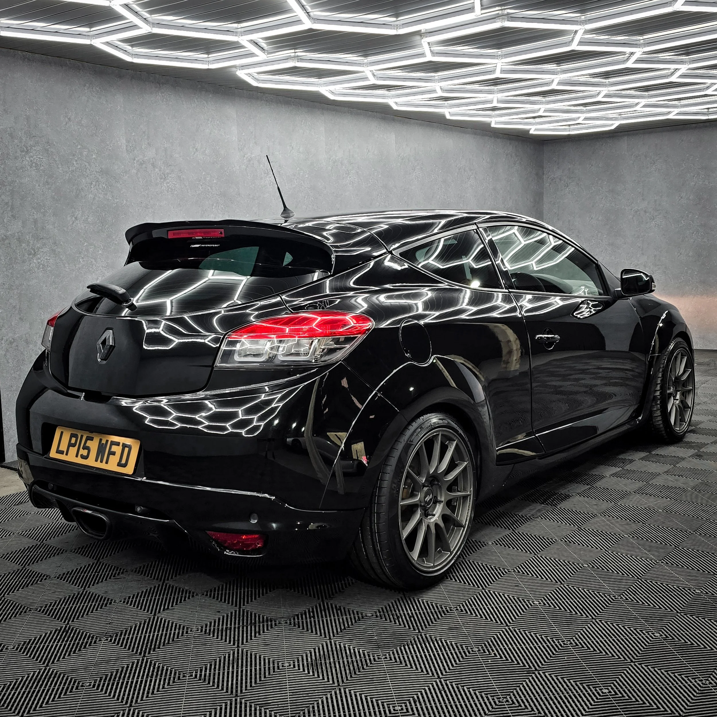 Modified Renault Megane RS265