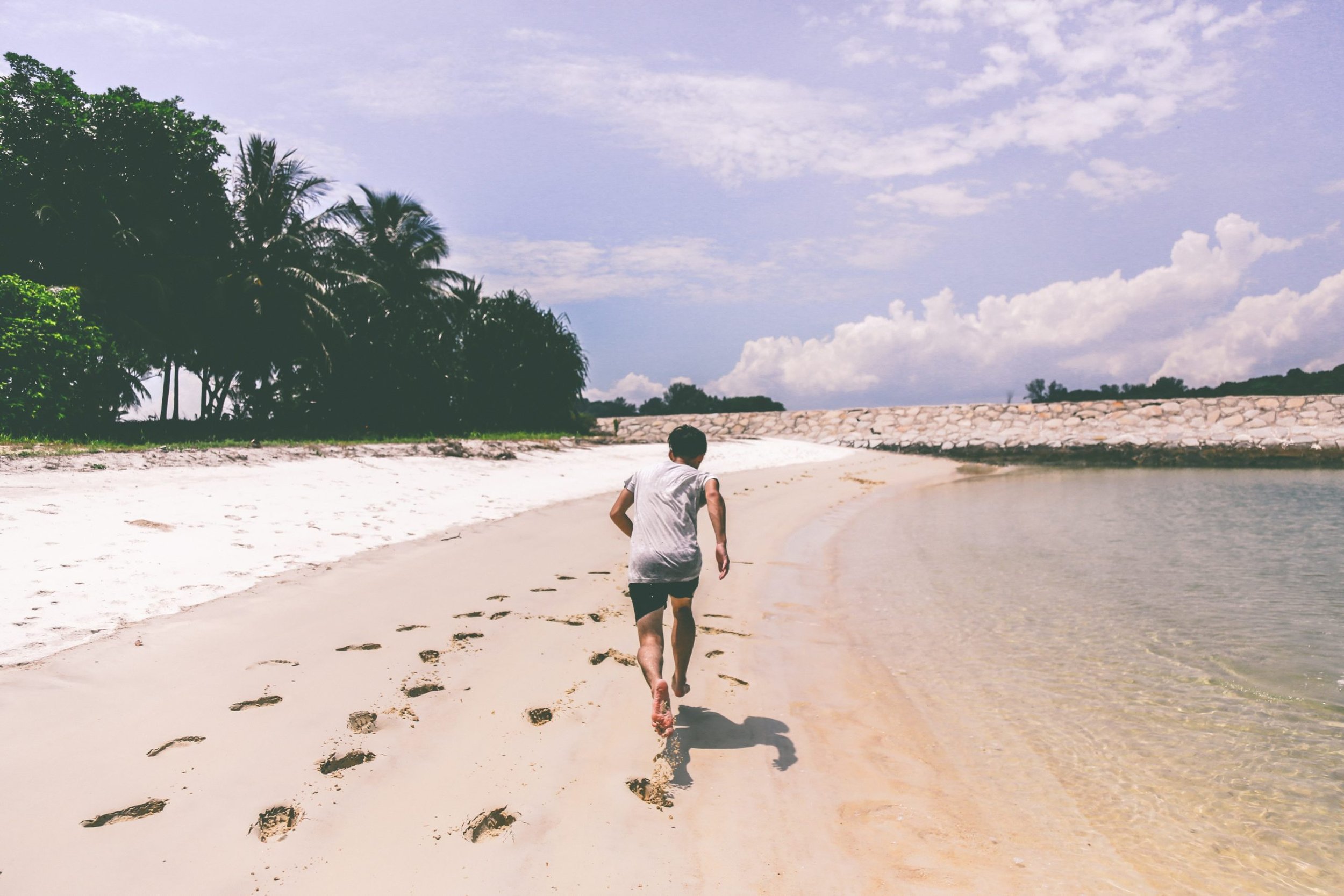 Correr na areia: todas as dicas que precisa