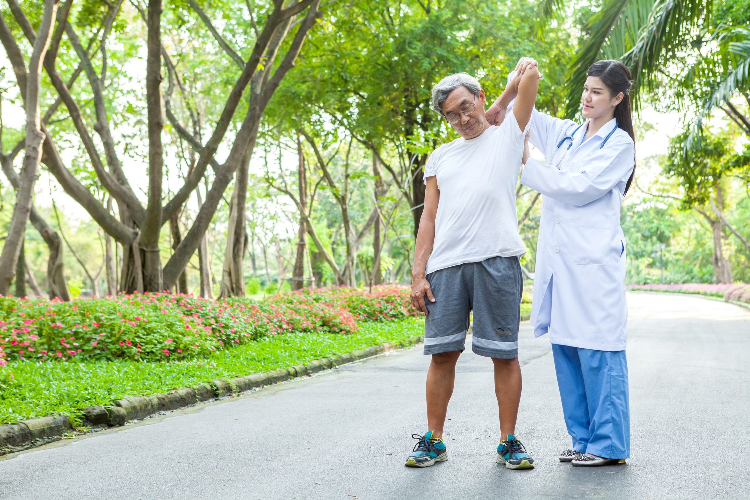 Exercícios de fisioterapia para a reeducação funcional dos idosos