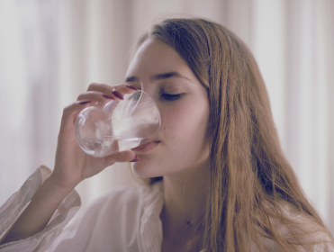 Boire plus d'eau : 5 astuces efficaces pour y arriver sans y penser