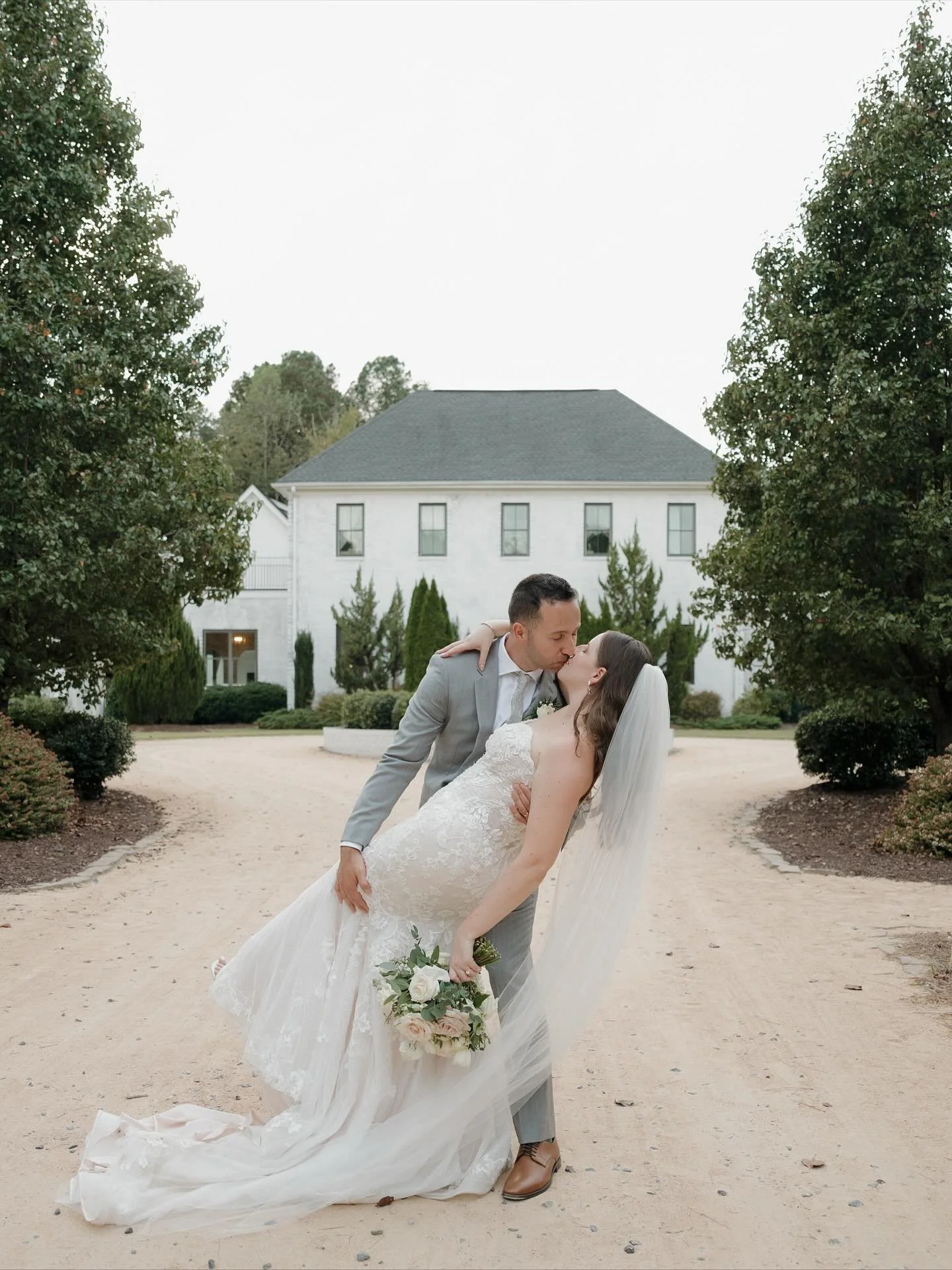 Love stories &gt;&gt;&gt; my favorite kind of work 💕

&bull;SS for @mrs.bri.hines ✨

&bull;

&bull;

&bull;

&bull;

&bull;

#weddingphotography #weddingphotography #ncweddingphotographer #scweddingphotographer #ralieghnc #ralieghphotographer