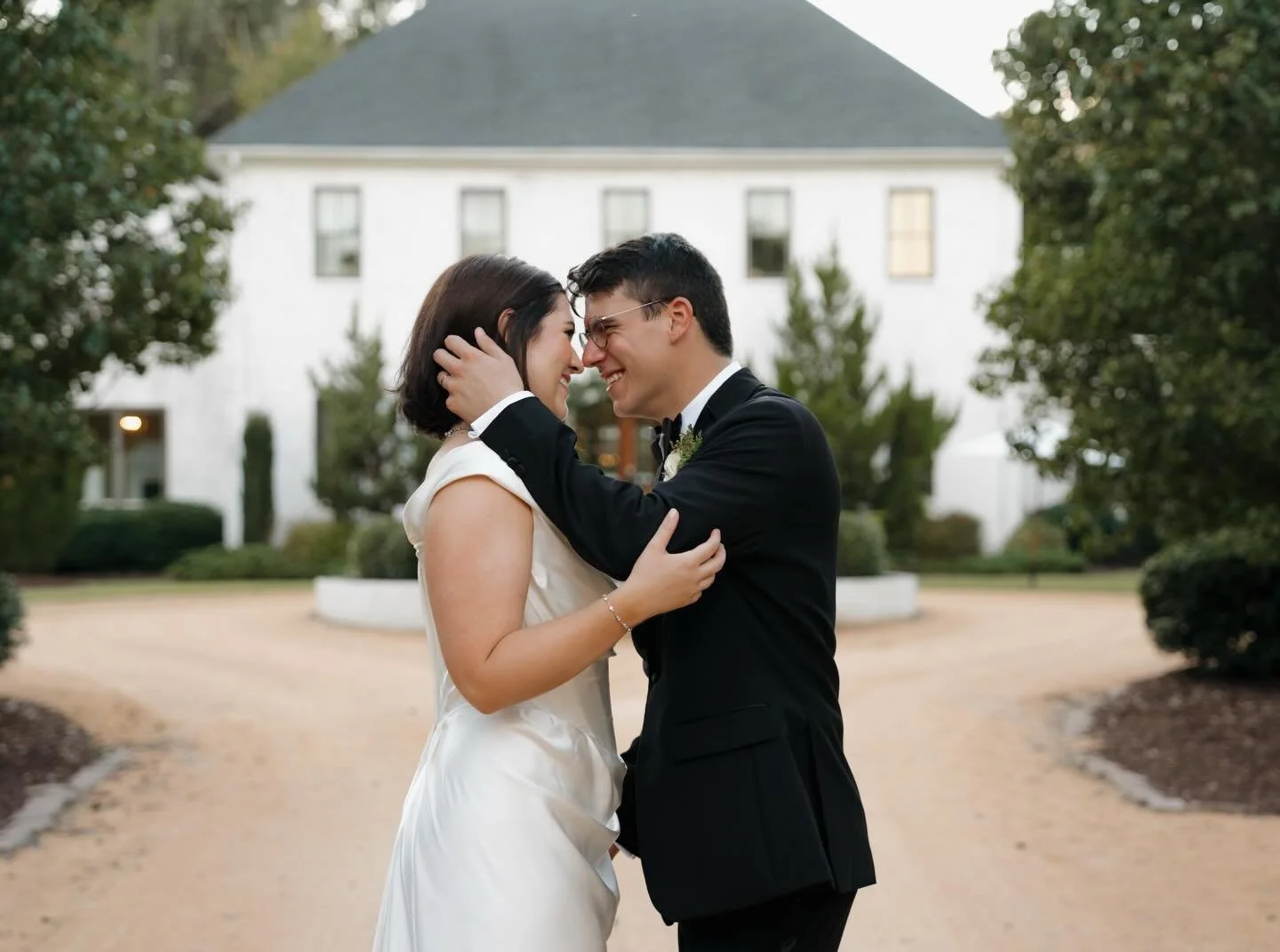 Happy Valentine&rsquo;s day!

May you all feel special and loved today. 💕 

&bull;SS for @mrs.bri.hines 

&bull;

&bull;

&bull;

&bull;

&bull;

#ncweddingphotographer #travelweddingphotographer #scweddingphotographer #weddingday #valentinesday