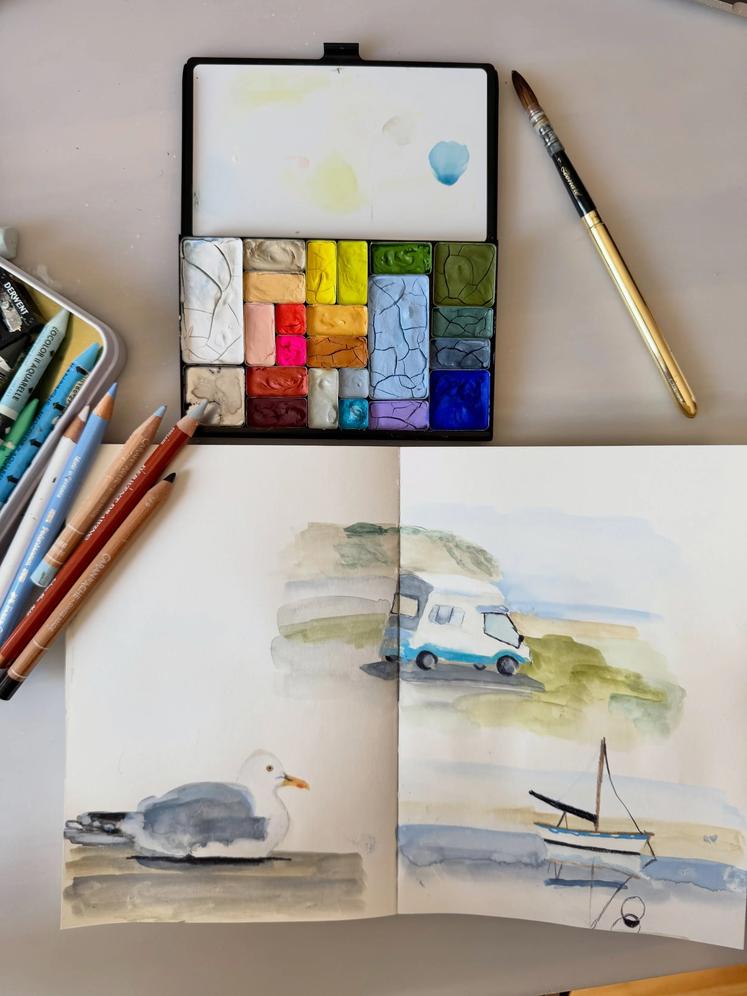 With @francesives on Patreon such a lovely morning sketching! Drawing, chatting a lot, and occasionally remembering why we opened the sketchbook! Thank you guys! 💗 Who is ready for the holidays?