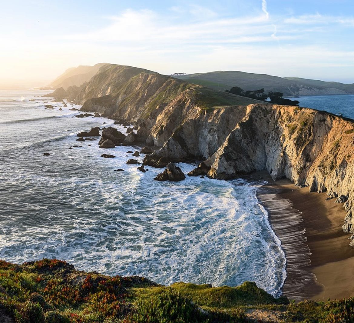 Sunny skies all weekend long. So many choices…☀️🥾🌊