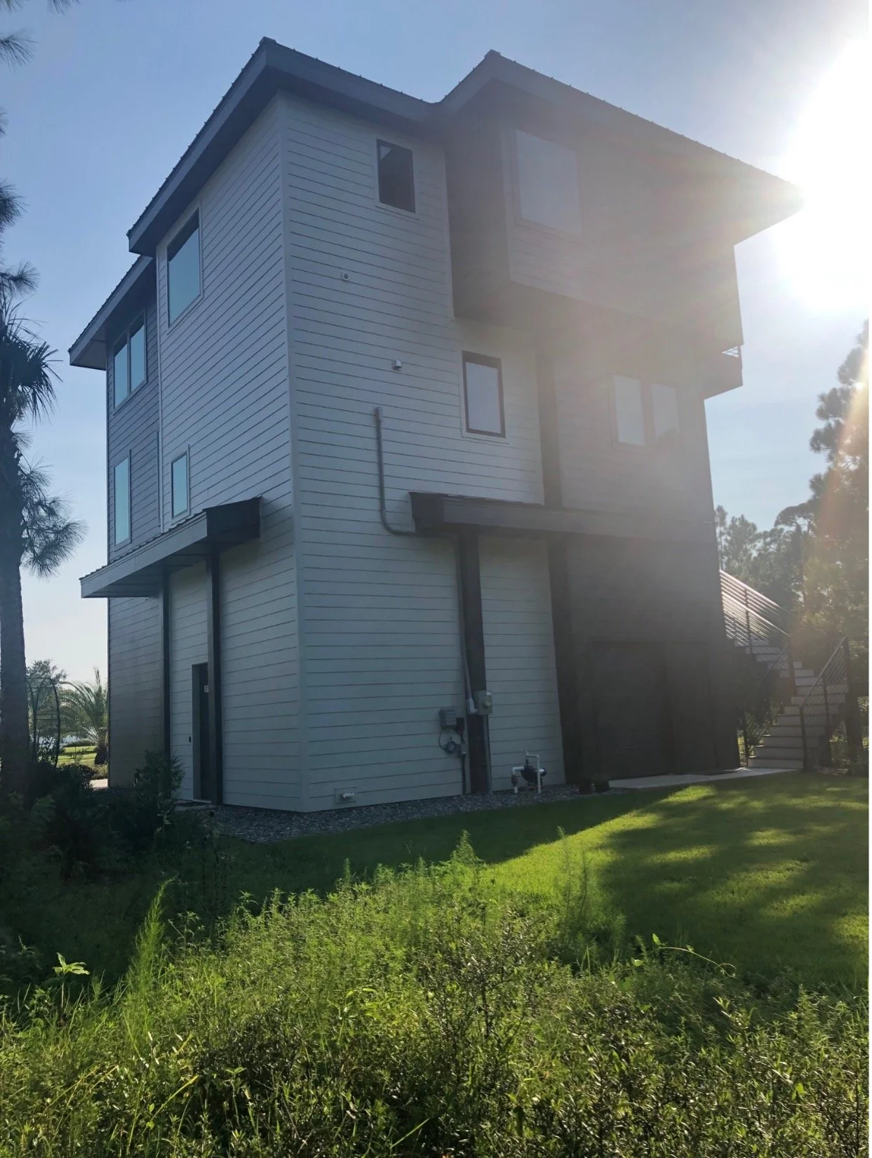 Modern beach or vacation house construction including interior design located in Gulf Breeze, Florida designed by the architecture firm Born Architects, which serves the northwestern Florida area including Port St. Joe, Gulf Breeze, St. George Island