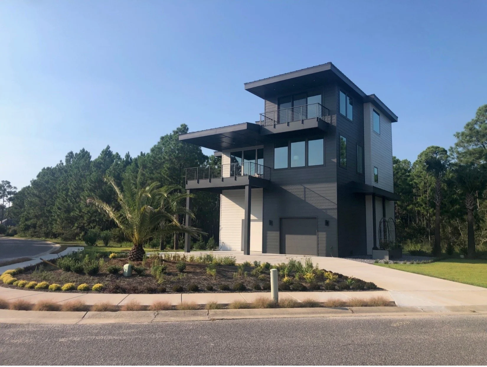 Modern beach or vacation house construction including interior design located in Gulf Breeze, Florida designed by the architecture firm Born Architects, which serves the northwestern Florida area including Port St. Joe, Gulf Breeze, St. George Island