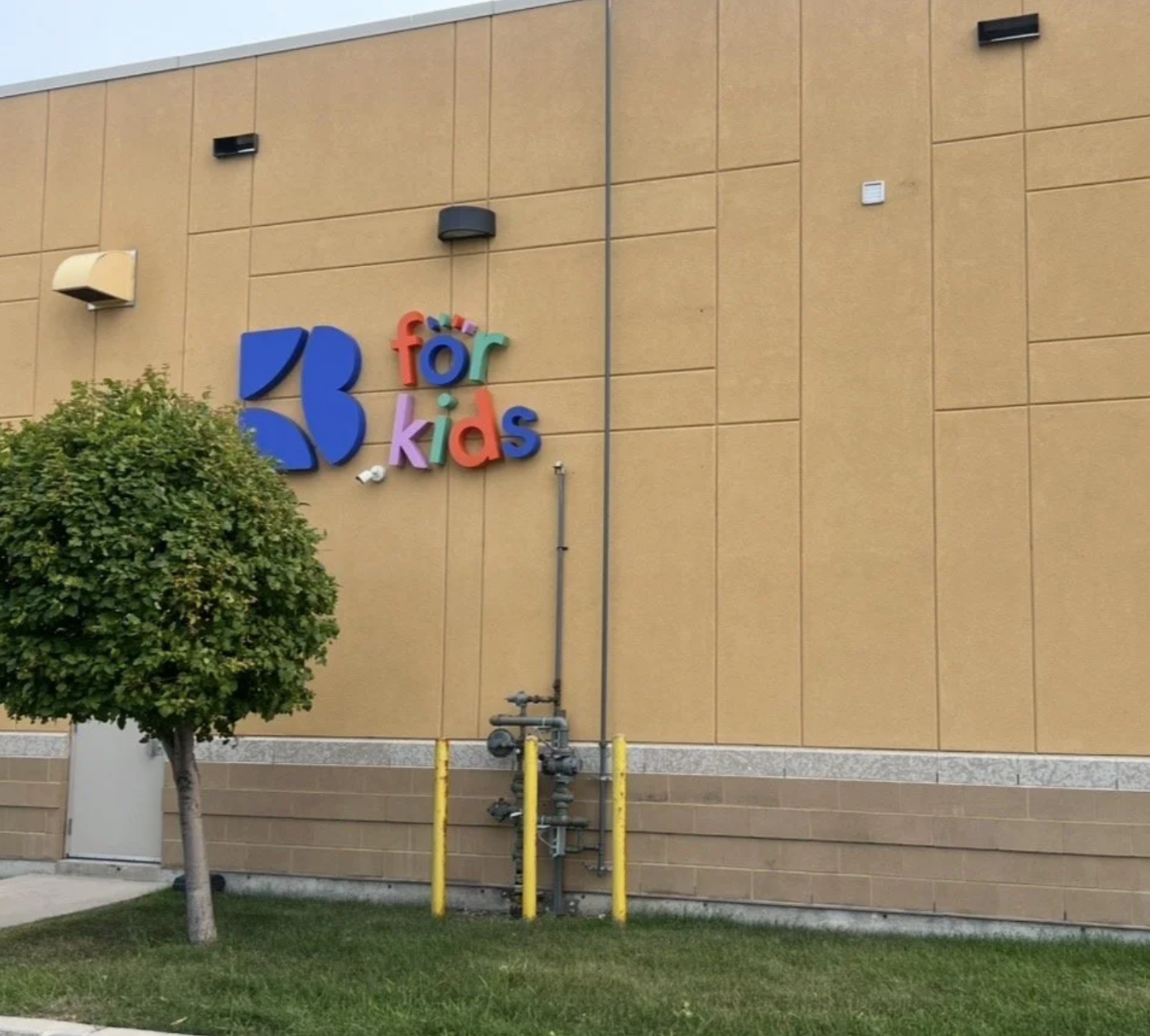 Better Beyond Rehab for Kids exterior signage on the clinic building
