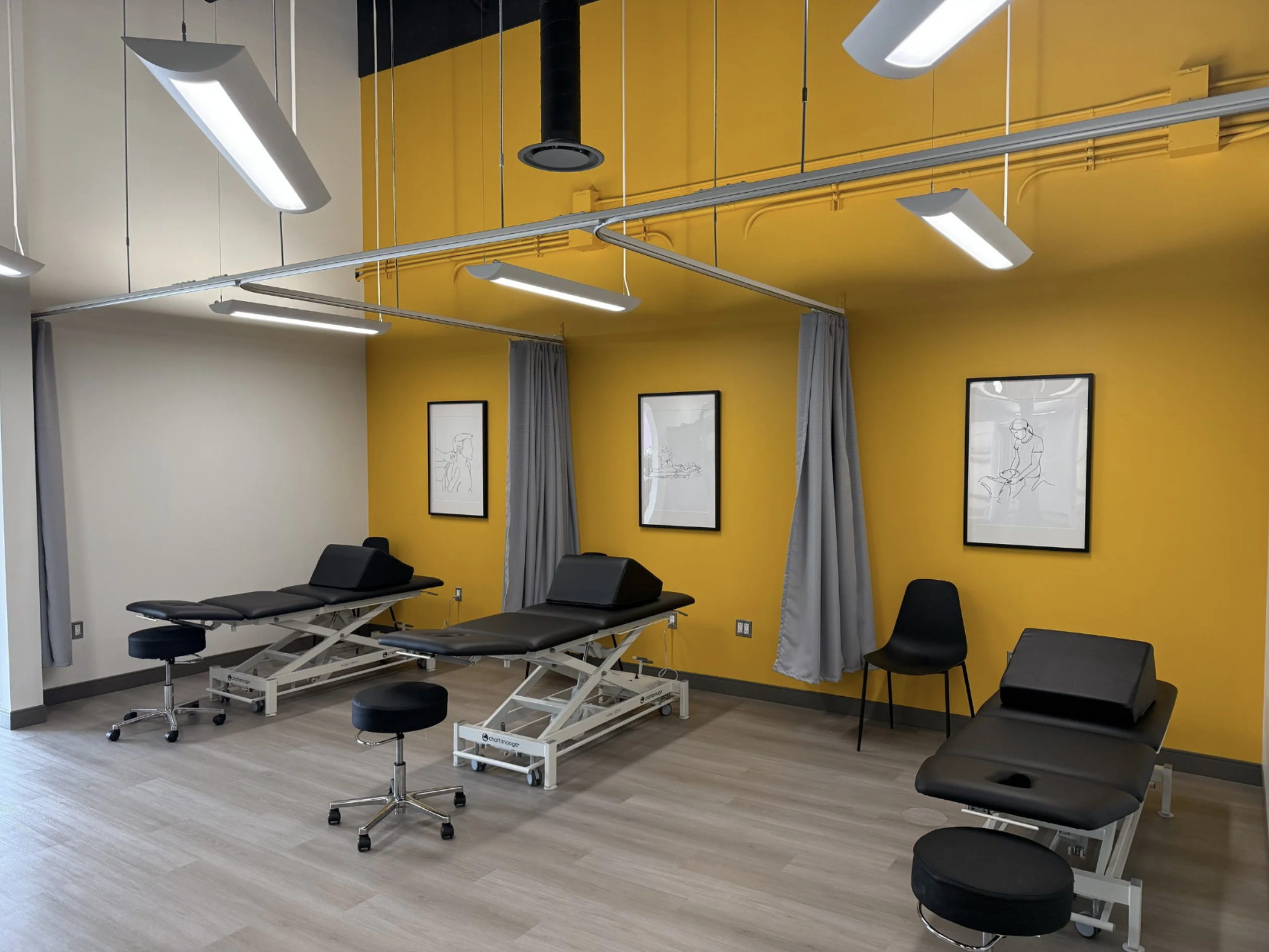 Physiotherapy treatment room with three treatment tables