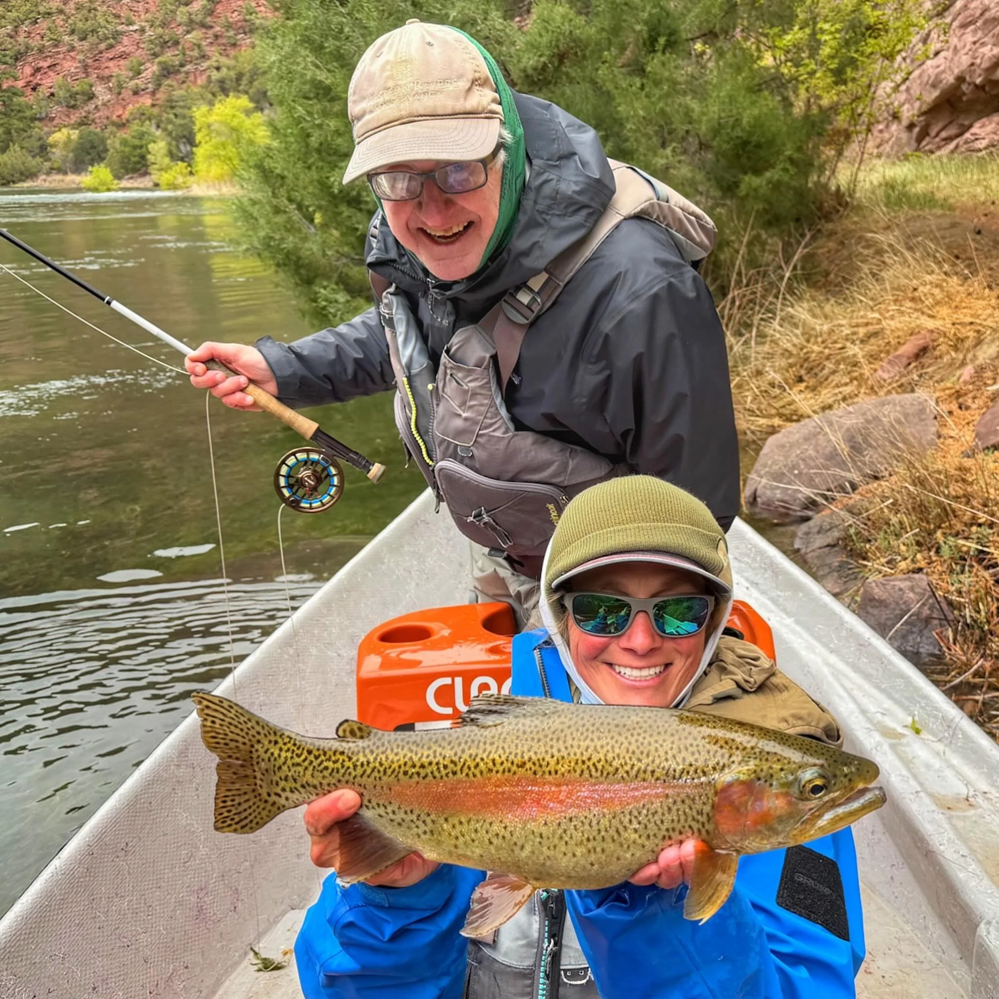 in the mighty river, rollin&rsquo; along&hellip;
.
.
.
.
#mightyriver #railroadearth #greenriver #catchandrelease #queenofthegreen @scientificanglers @orvisflyfishing @grundens