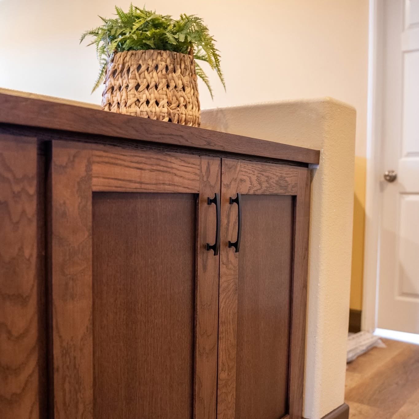Murrieta, CA 2024
Project Details: White oak shaker-style cabinet and countertop