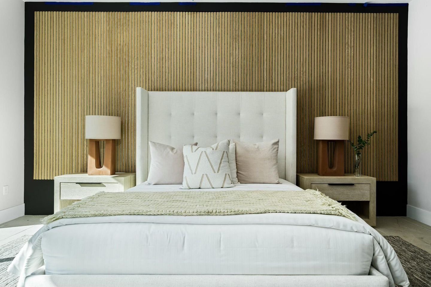 La Quinta, CA 2024
Project Details: White Oak slat wall panel with border and baseboard