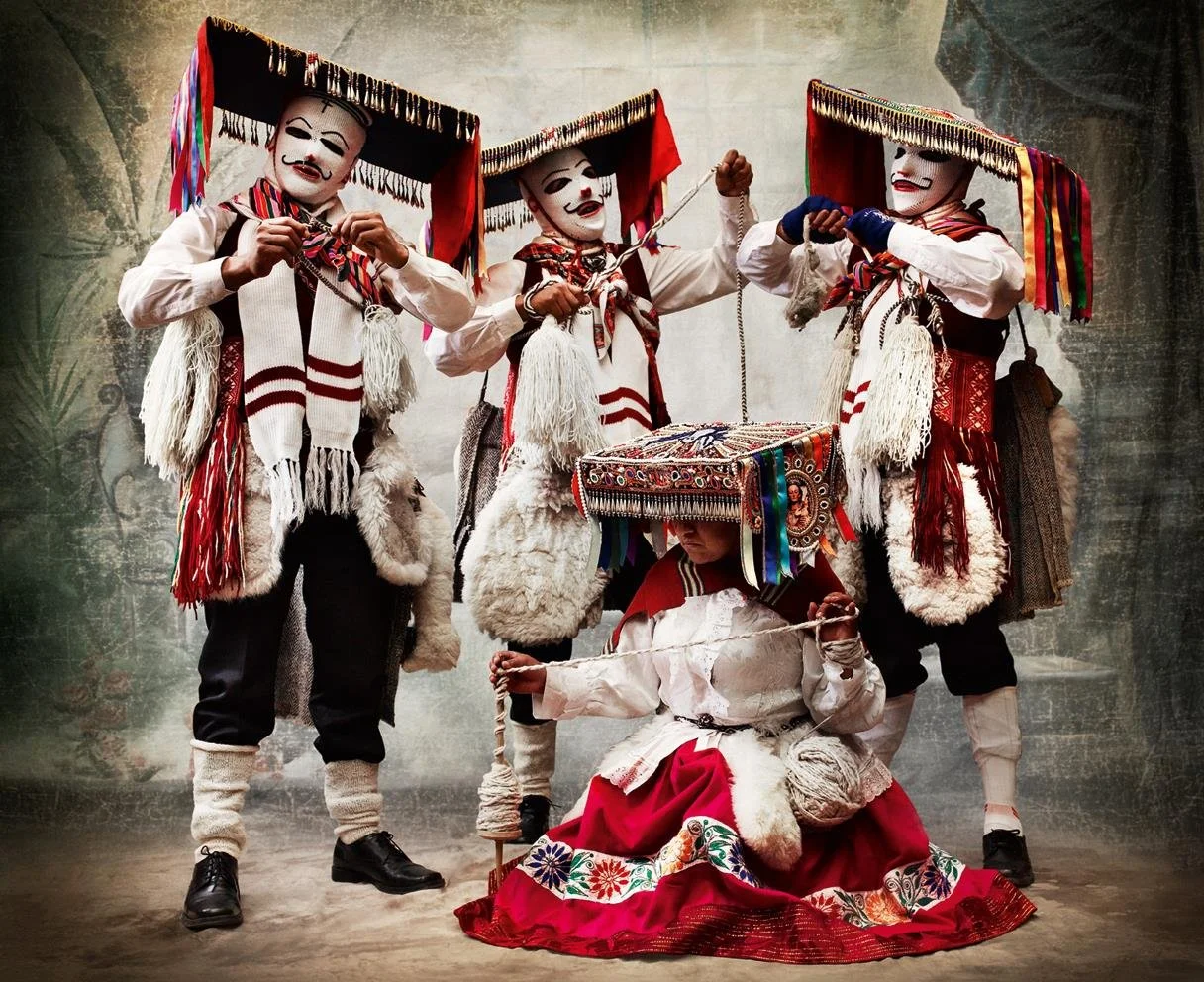 altamoda-Traje de la danza Qhapaq qolla, distrito y provincia de Paucartambo, Cusco. Fotografía XVII en SALA 5..jpg