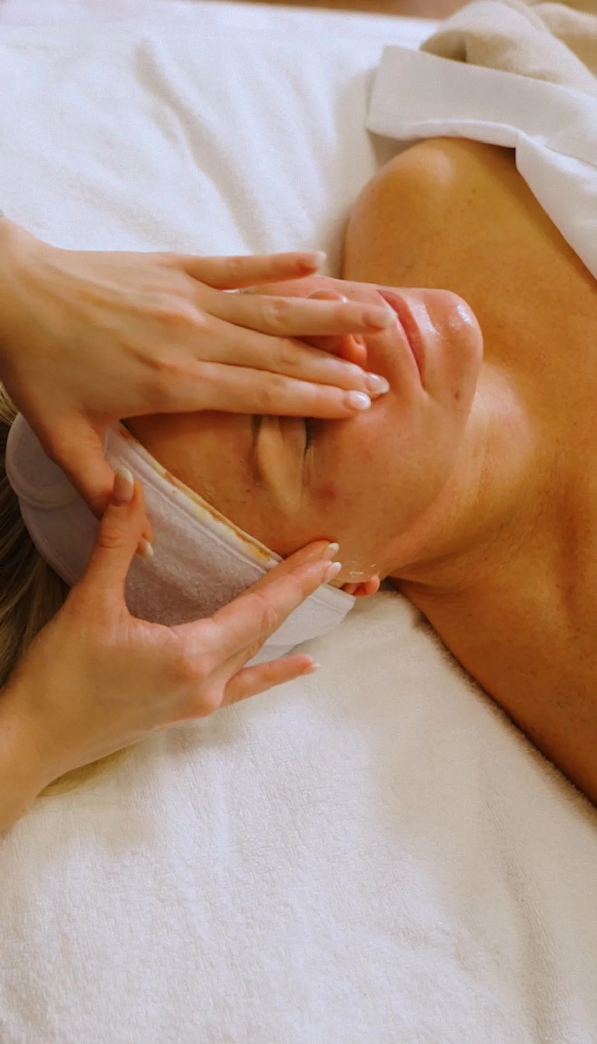 Lymphatic drainage helps depuffing, congestion, inflammation along with moving stagnant lymph.