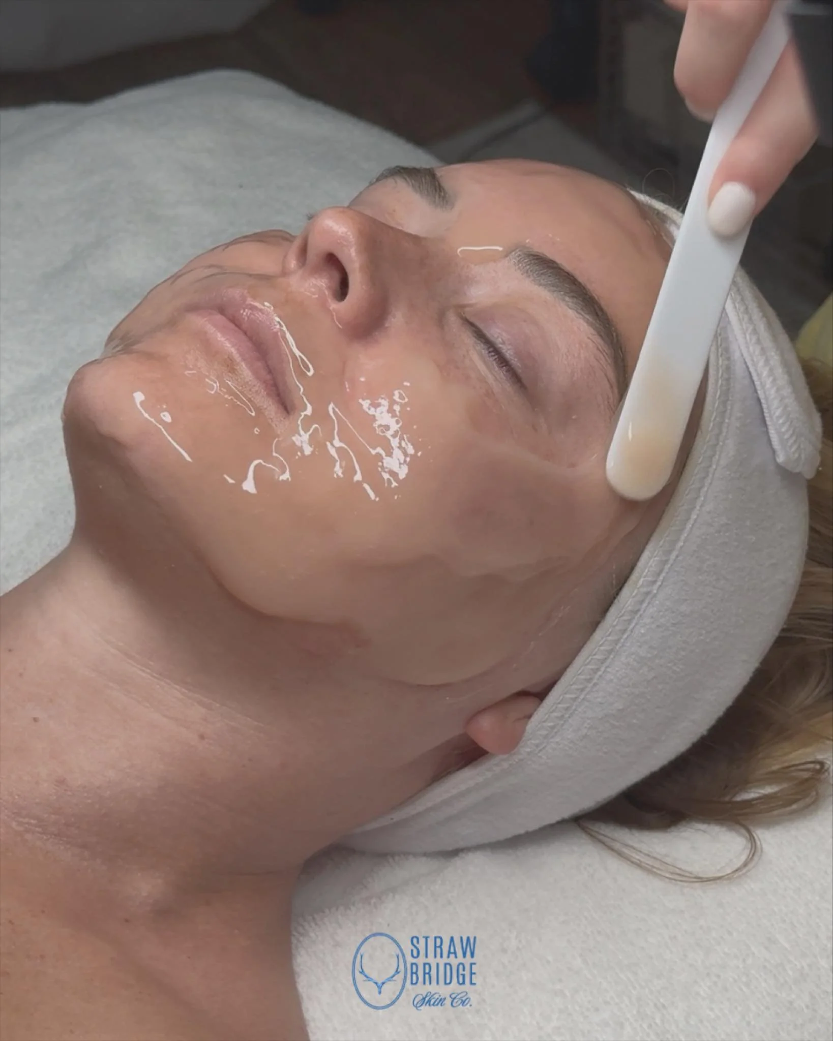 Transform your skin in less than an hour with the #1 carboxy therapy treatment mask☁️

The mask that does it all&hellip;
+ Reduces puffiness
+ Reduces fine lines/wrinkles
+ Soothes inflammation
+ Reduces pore size
+ Reduces acne
+ Increases hydration