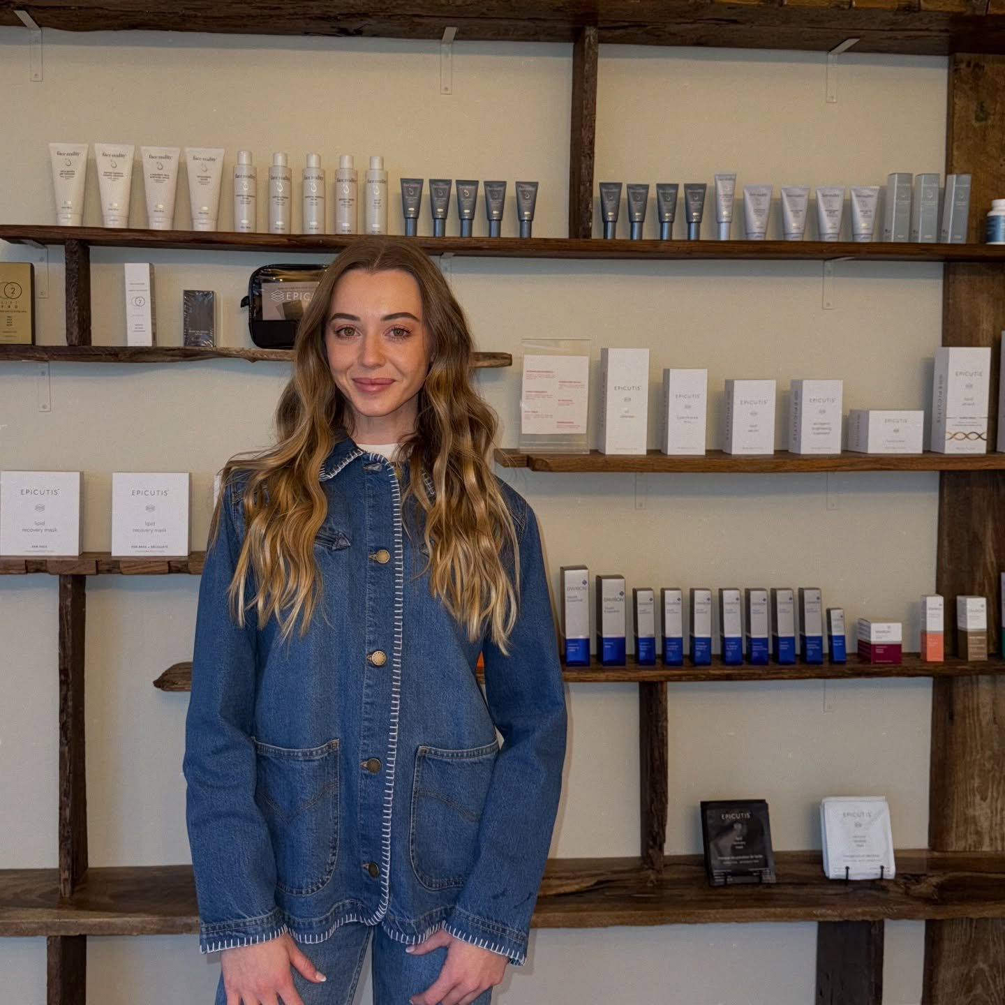 Get to know the face behind Strawbridge Skin Co.😌

Come say hi at our new location in the Harvest Point Shoppes in Spring Hill &mdash; booking link on our website to redeem 20% off your first treatment! 🤍

#strawbridgeskinco #springhillaesthetician