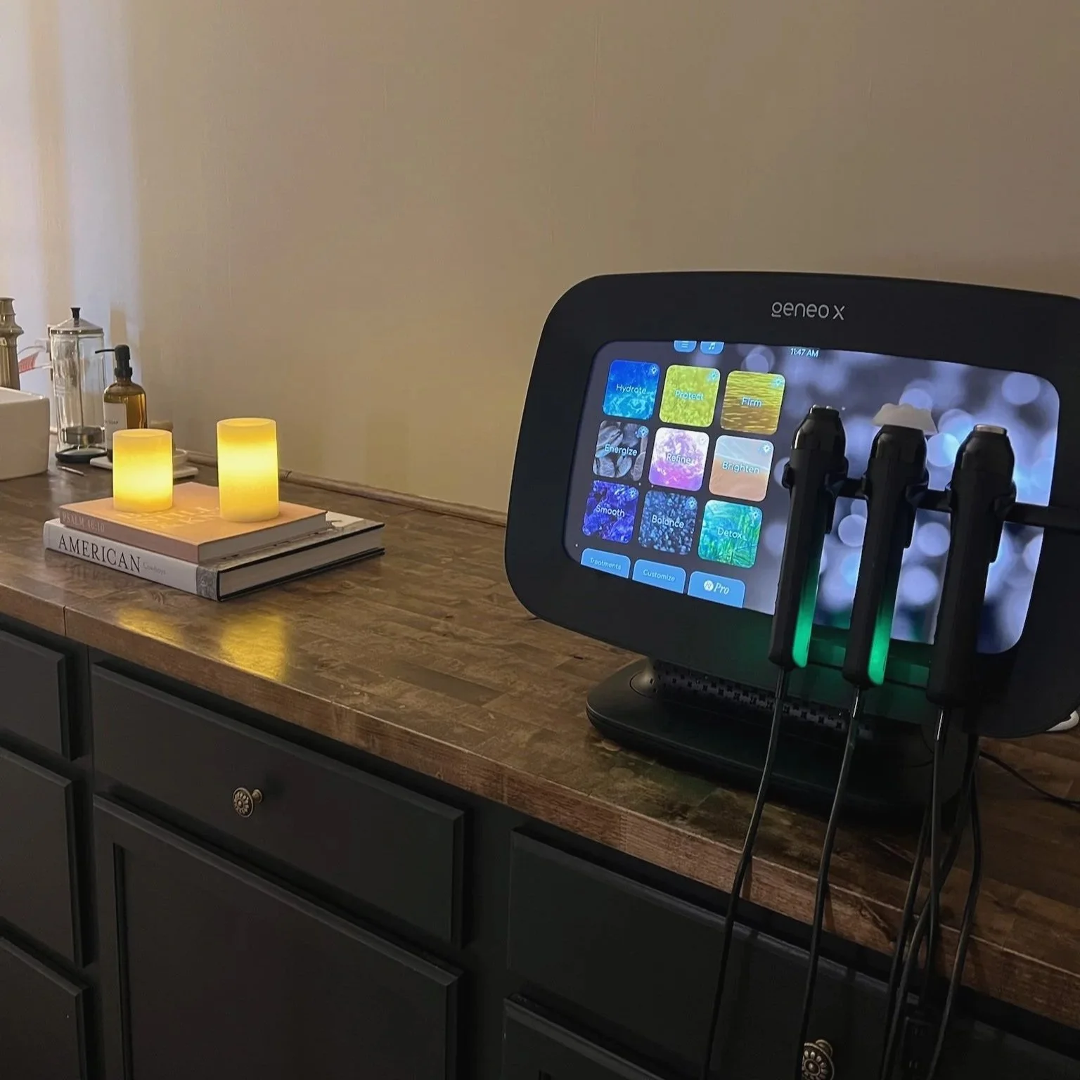 Strawbridge Skin Co. offers the Glo2Facial. This skincare treatment device offers radio frequency, physical exfoliation, oxygenation, ultrasound and lymphatic drainage for you best skin yet.