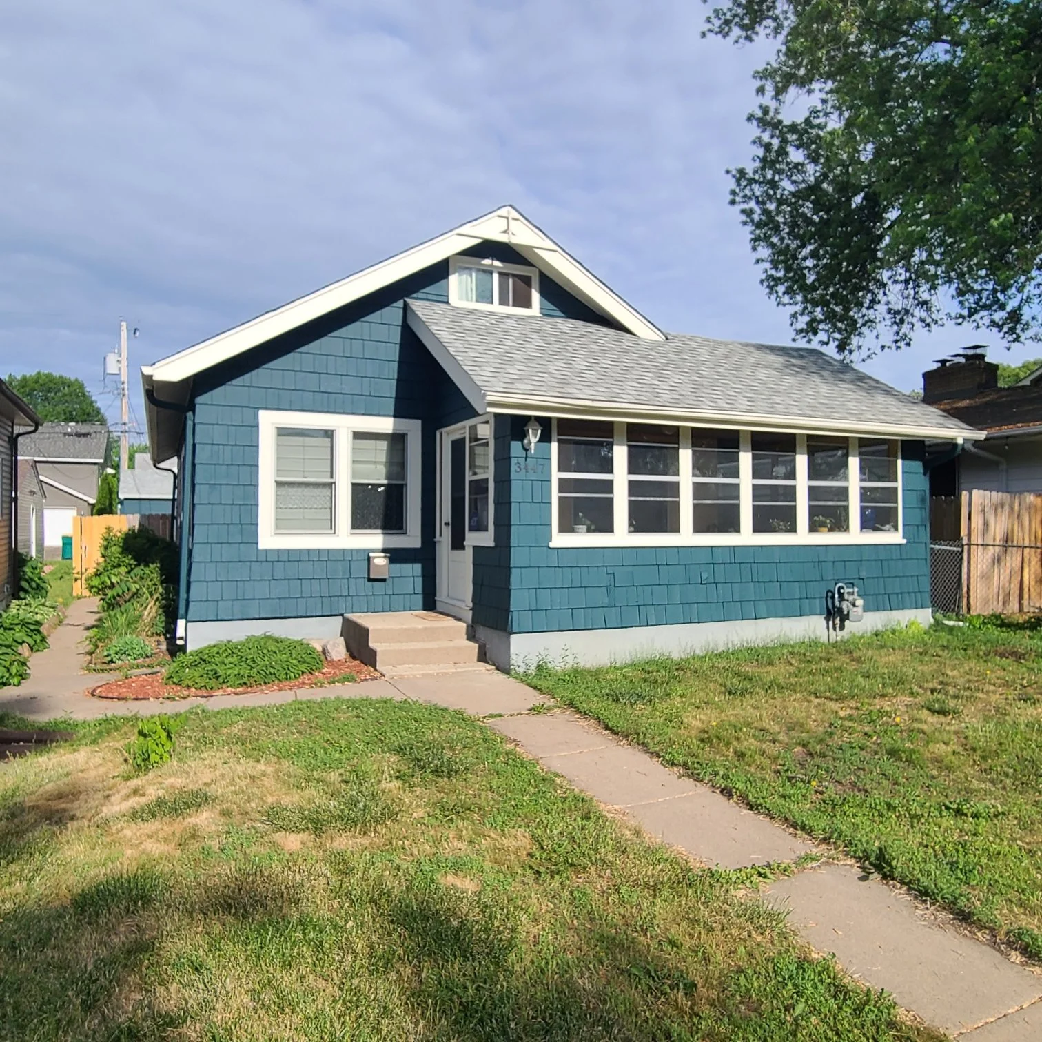 minneapolis-exterior-painting-blue-bungalow-home.jpeg