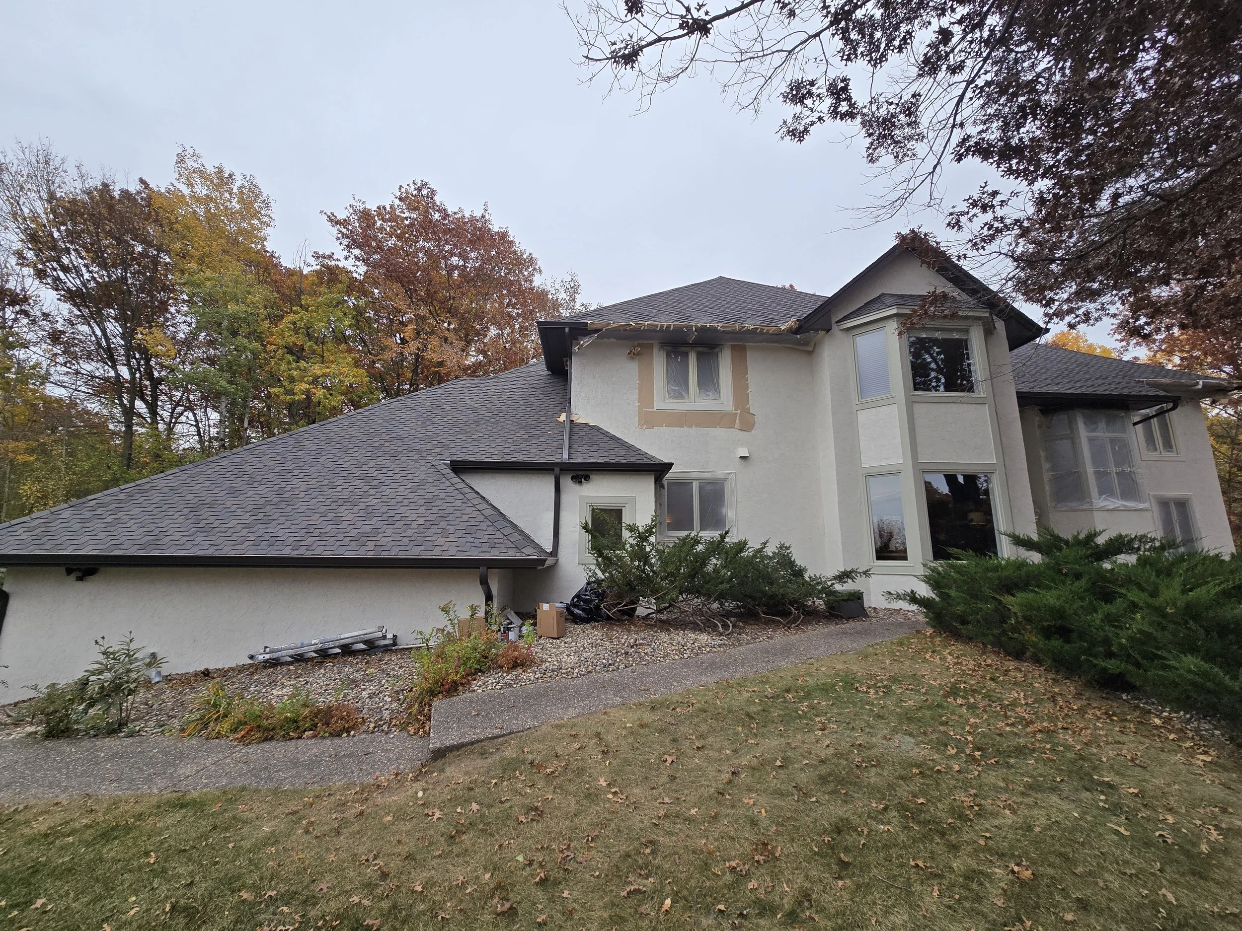 Final touch-ups on a Bloomington stucco exterior painting project