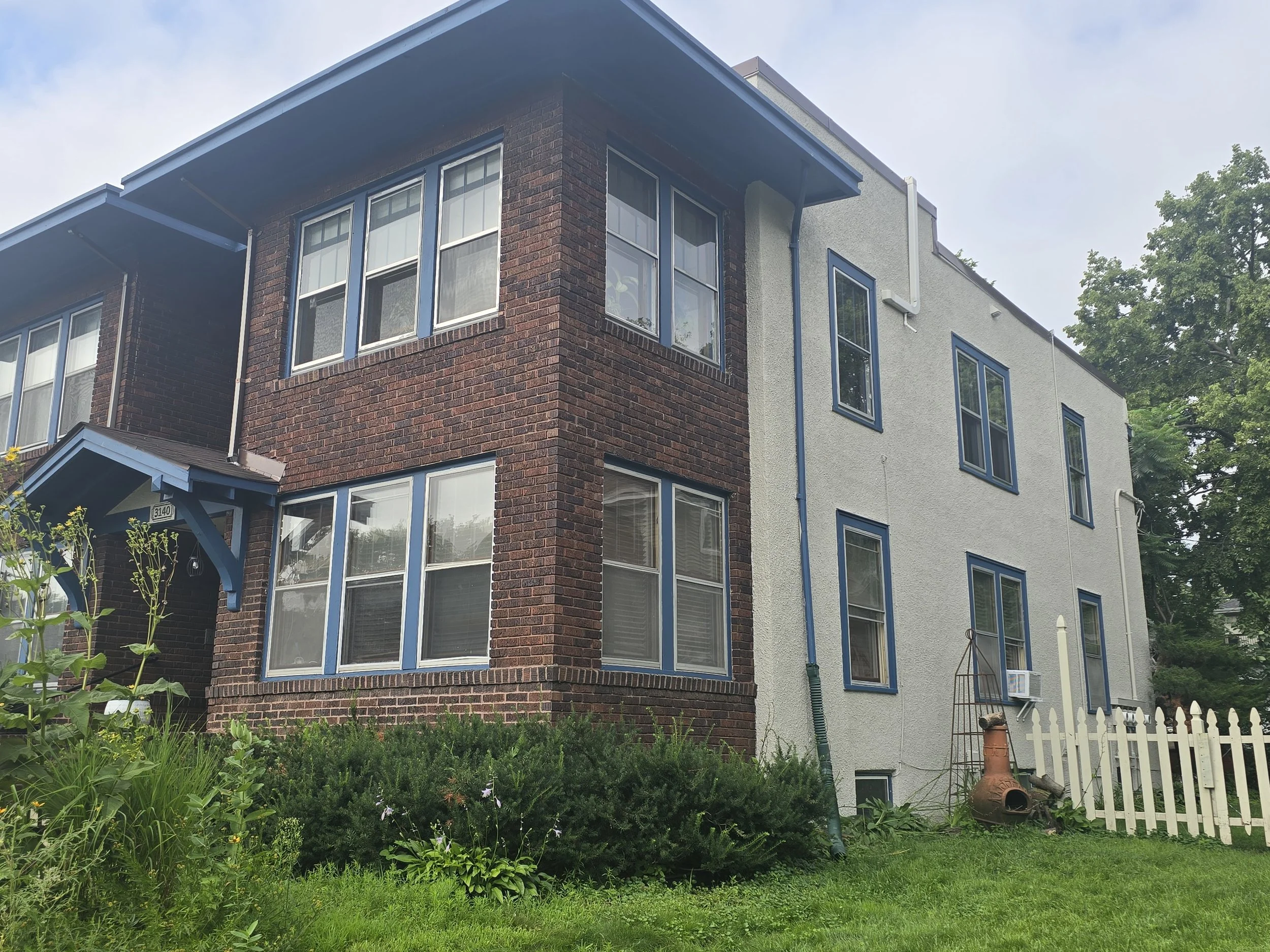Full exterior refresh of an Uptown Minneapolis fourplex, including painted stucco and trim with professionally cleaned brick for a crisp, cohesive finish.